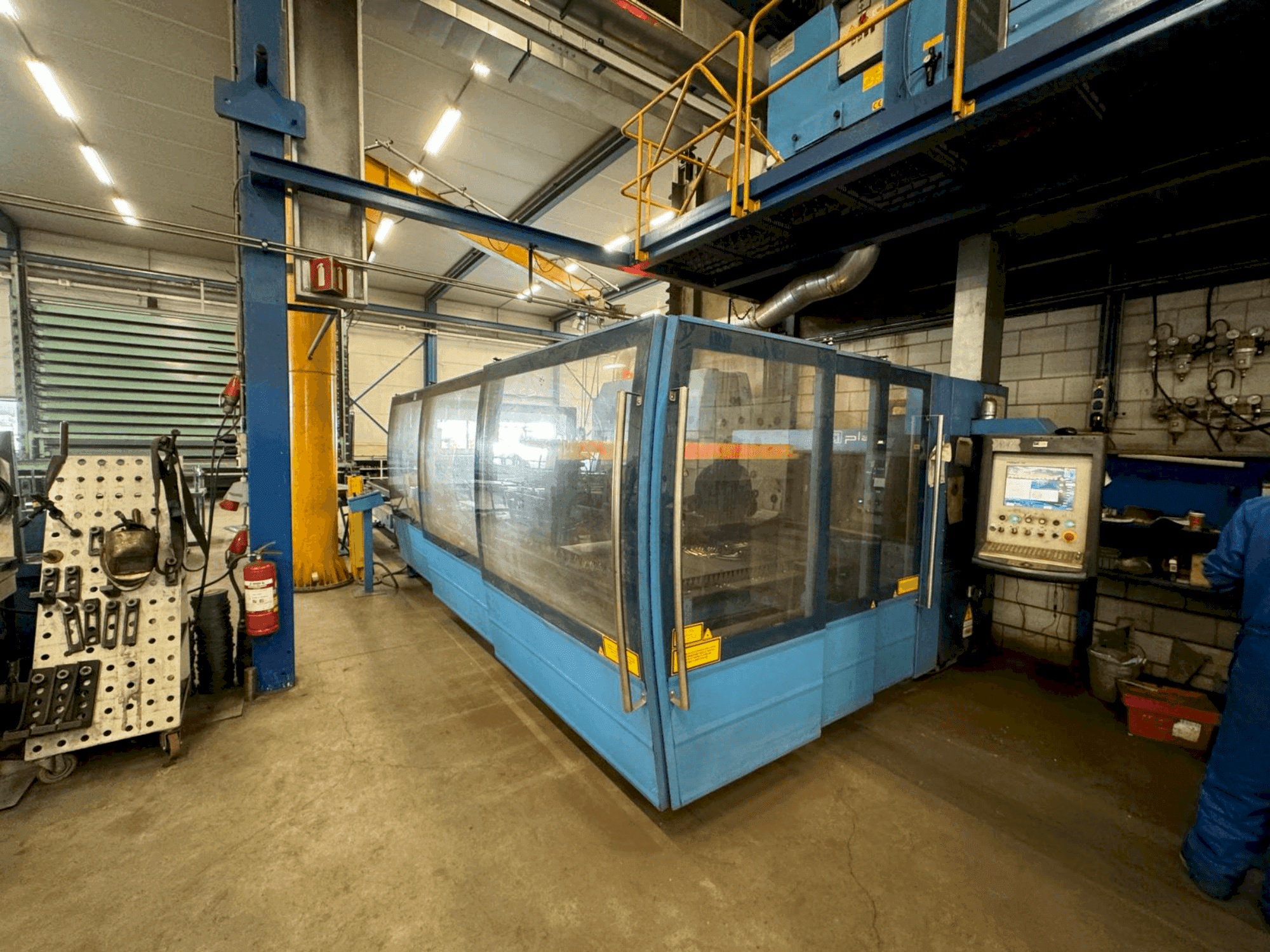 A Prima Power Platino 1530HS 3kW CO2  gép elölnézete