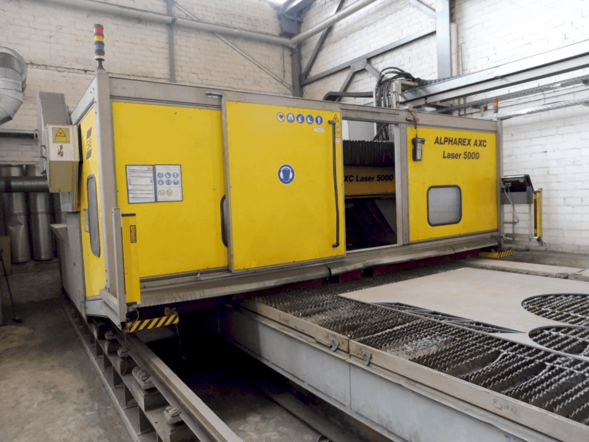 A ALPHAREX AXC Laser 500  gép elölnézete