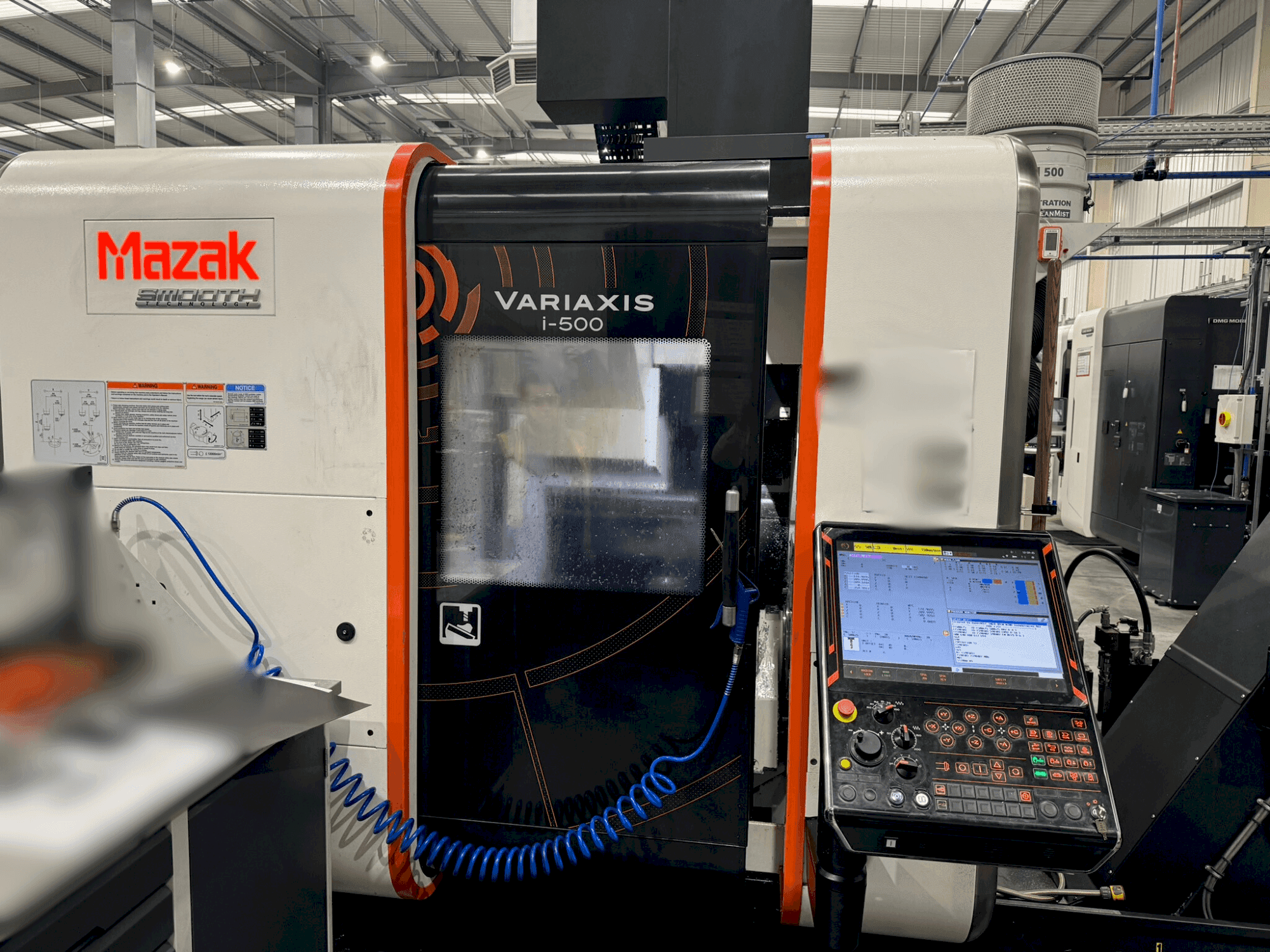 A Mazak Variaxis i-500  gép elölnézete