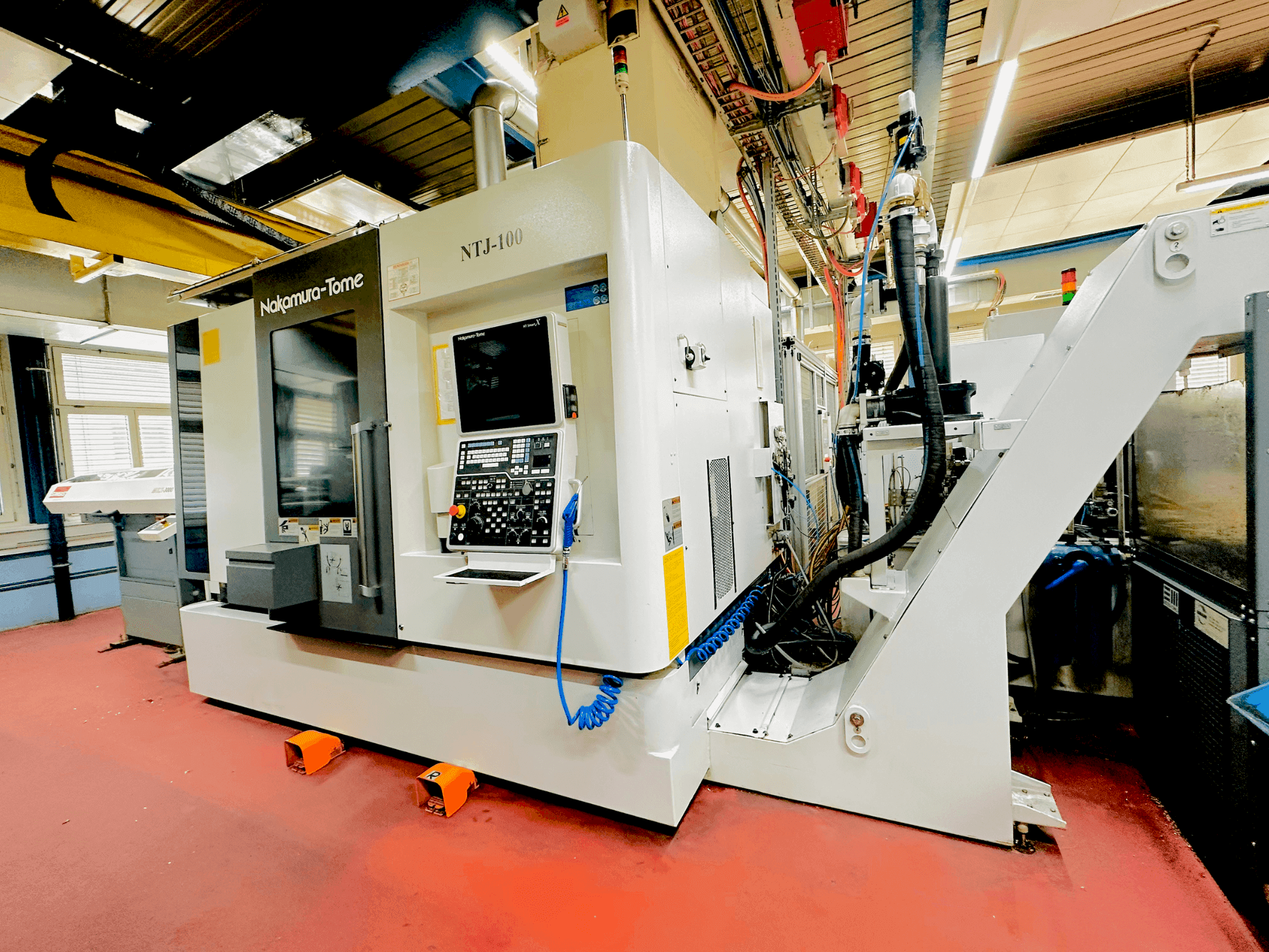 A NAKAMURA NTJ100  gép elölnézete