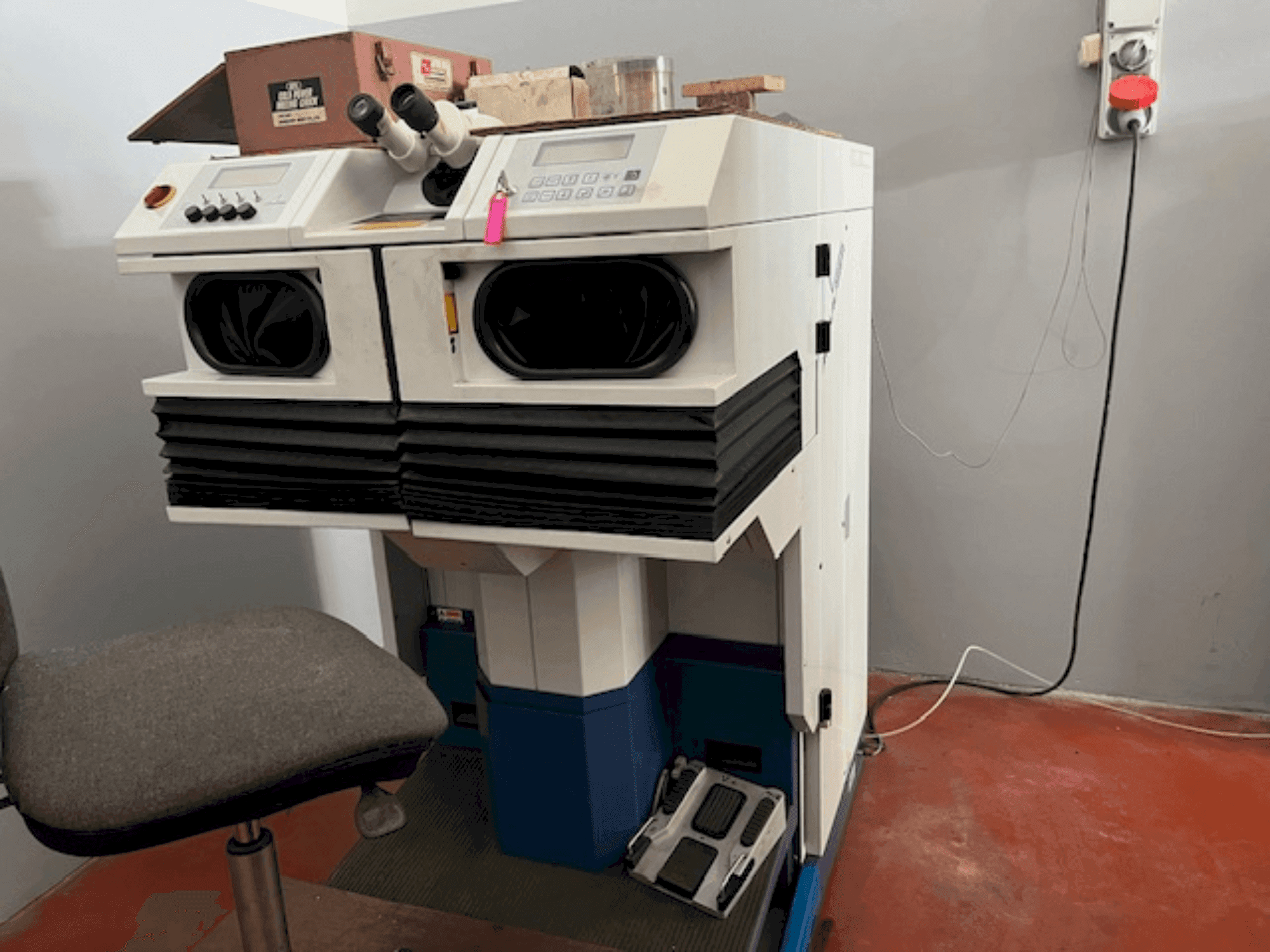 A ALPHA LASER ALW 150  gép elölnézete