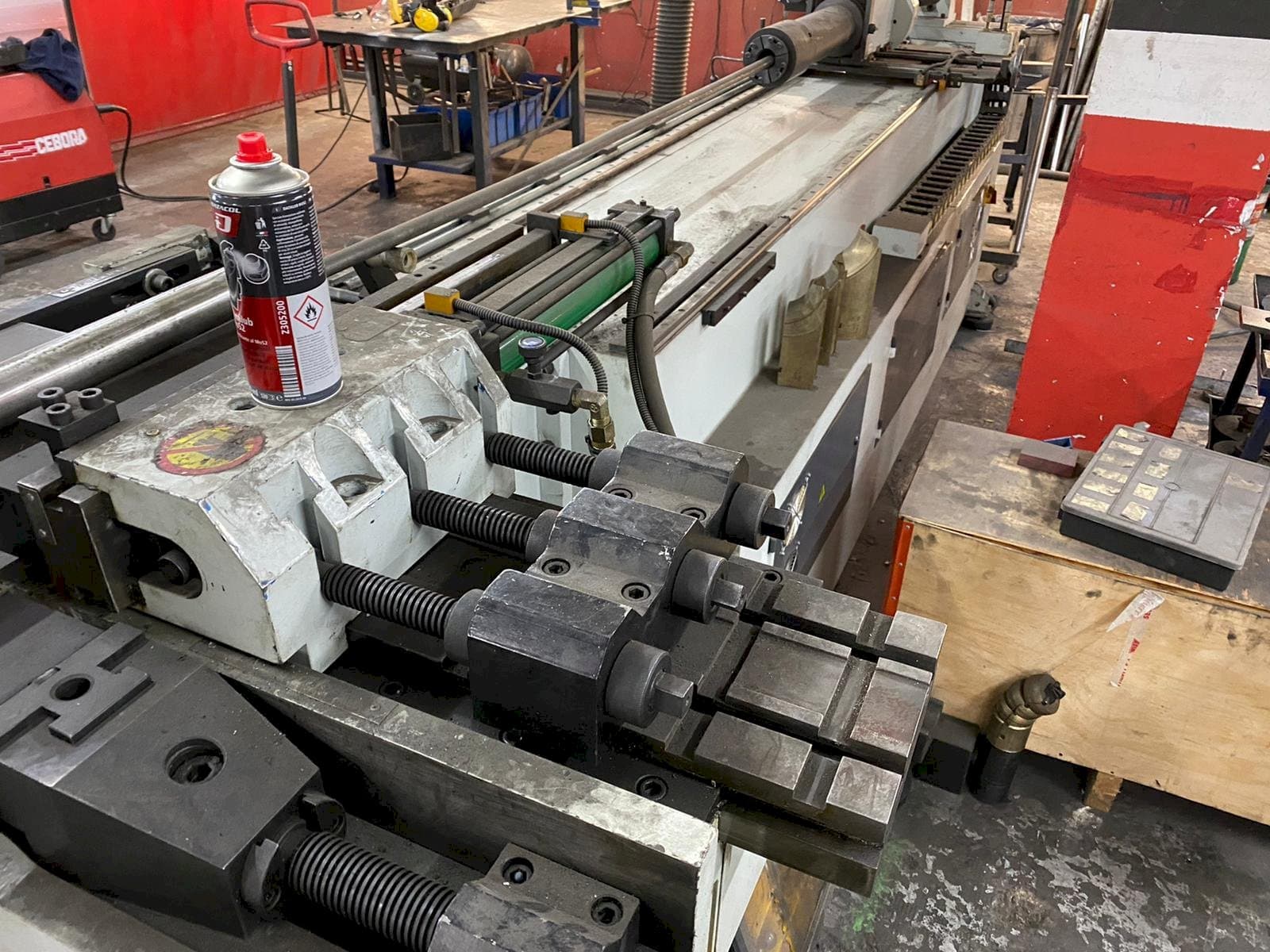 A Segura Llunell SB-76-NCBL  gép elölnézete