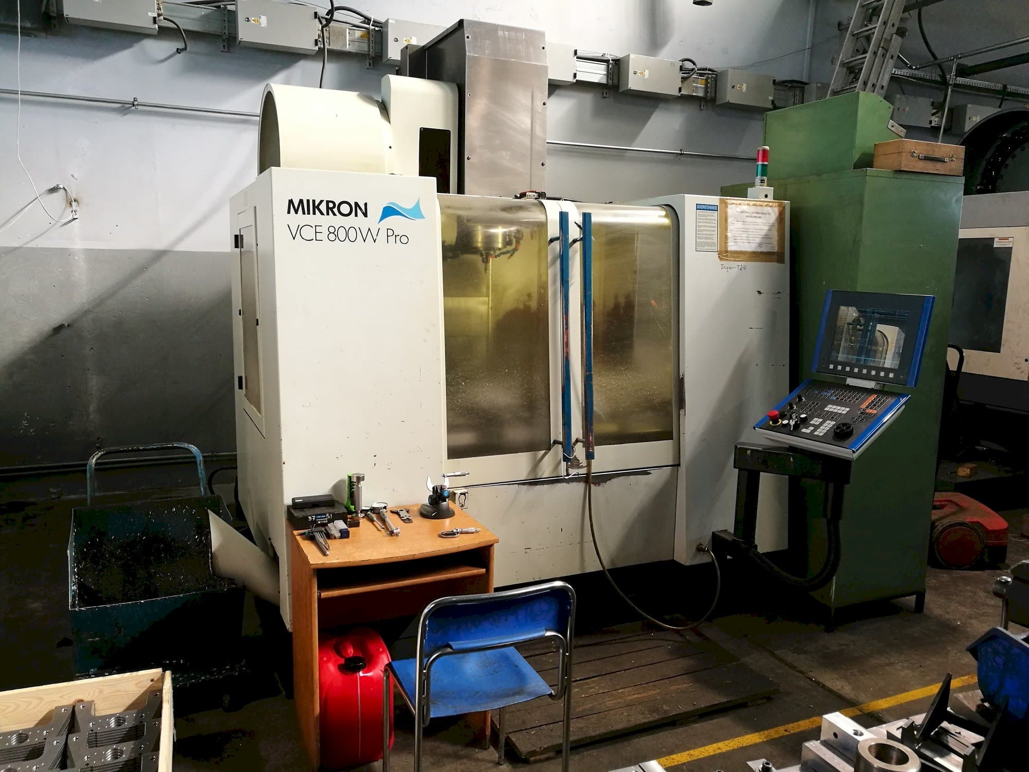 A MIKRON VCE 800W Pro  gép elölnézete