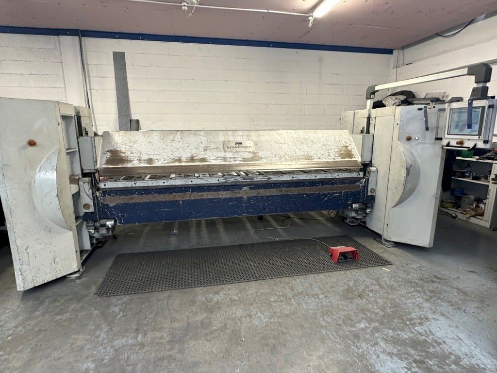 A SCHRODER SPB 3200/3.0  gép elölnézete