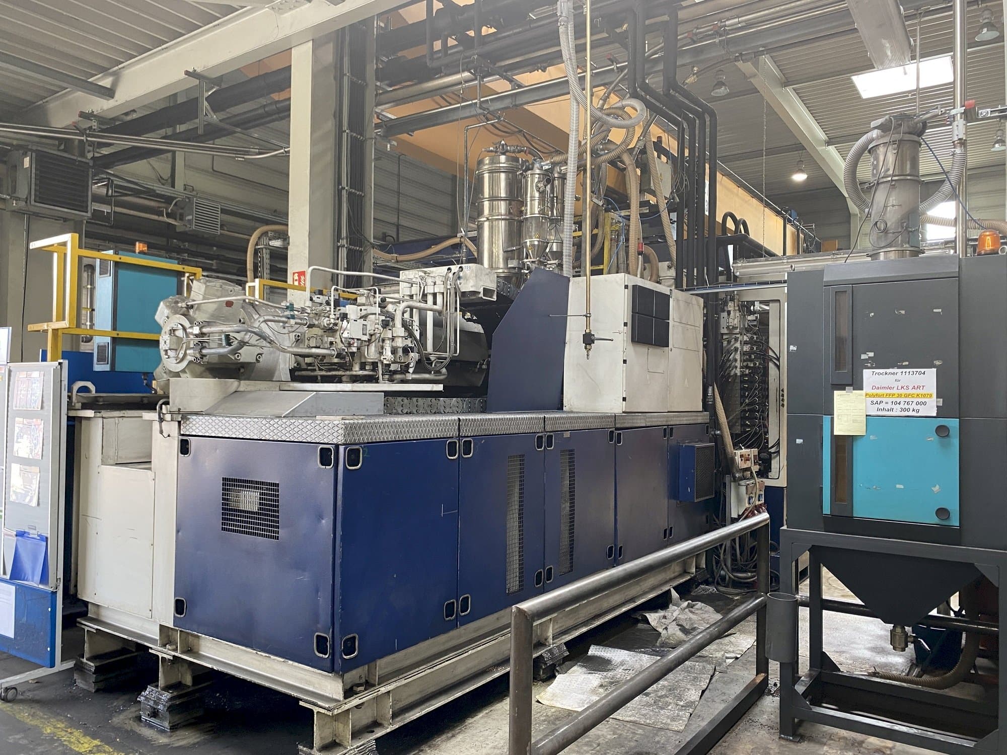 A Krauss Maffei 1600-8000 MC  gép elölnézete