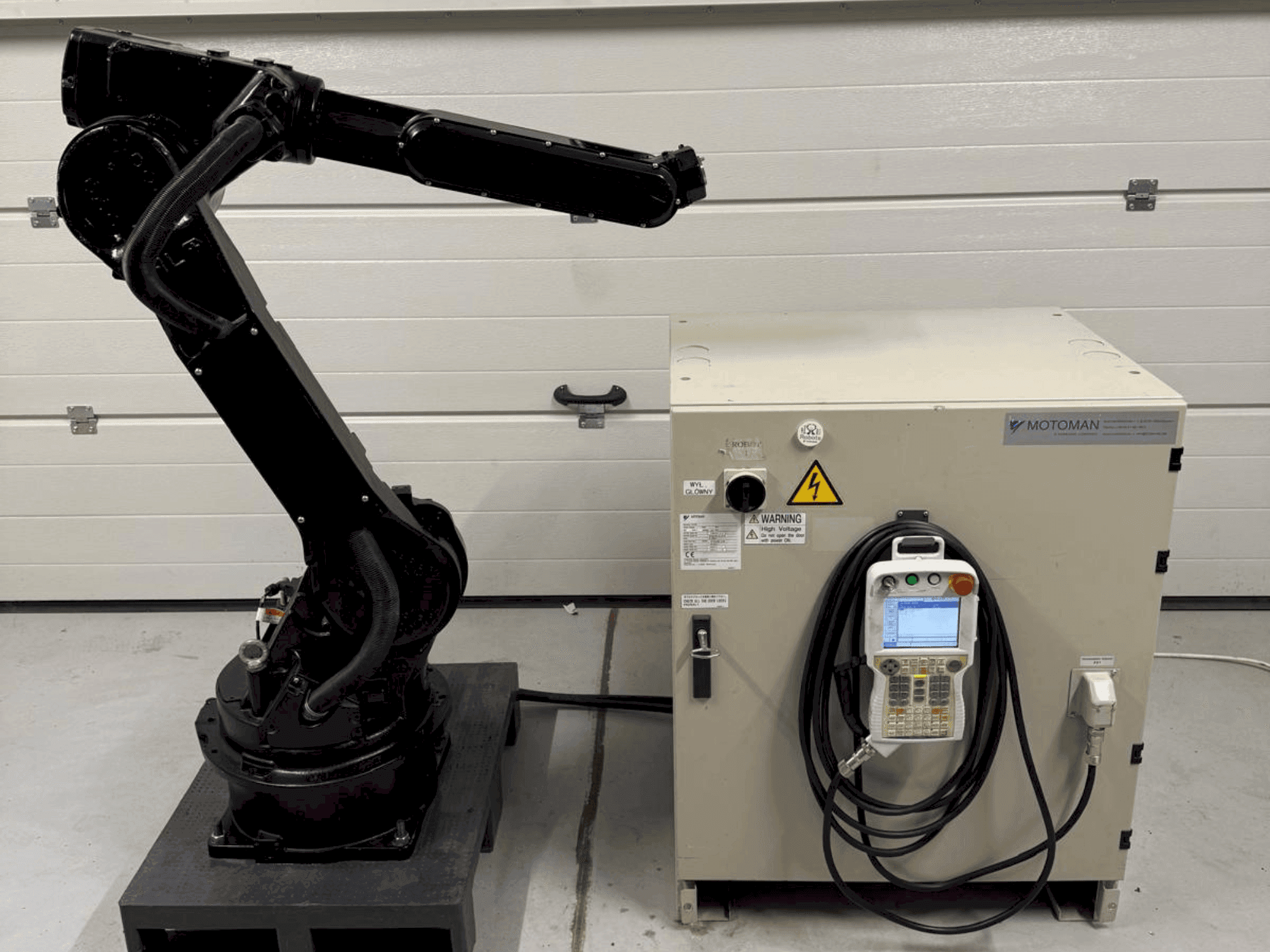 A Yaskawa Motoman YR HP 20D  gép elölnézete