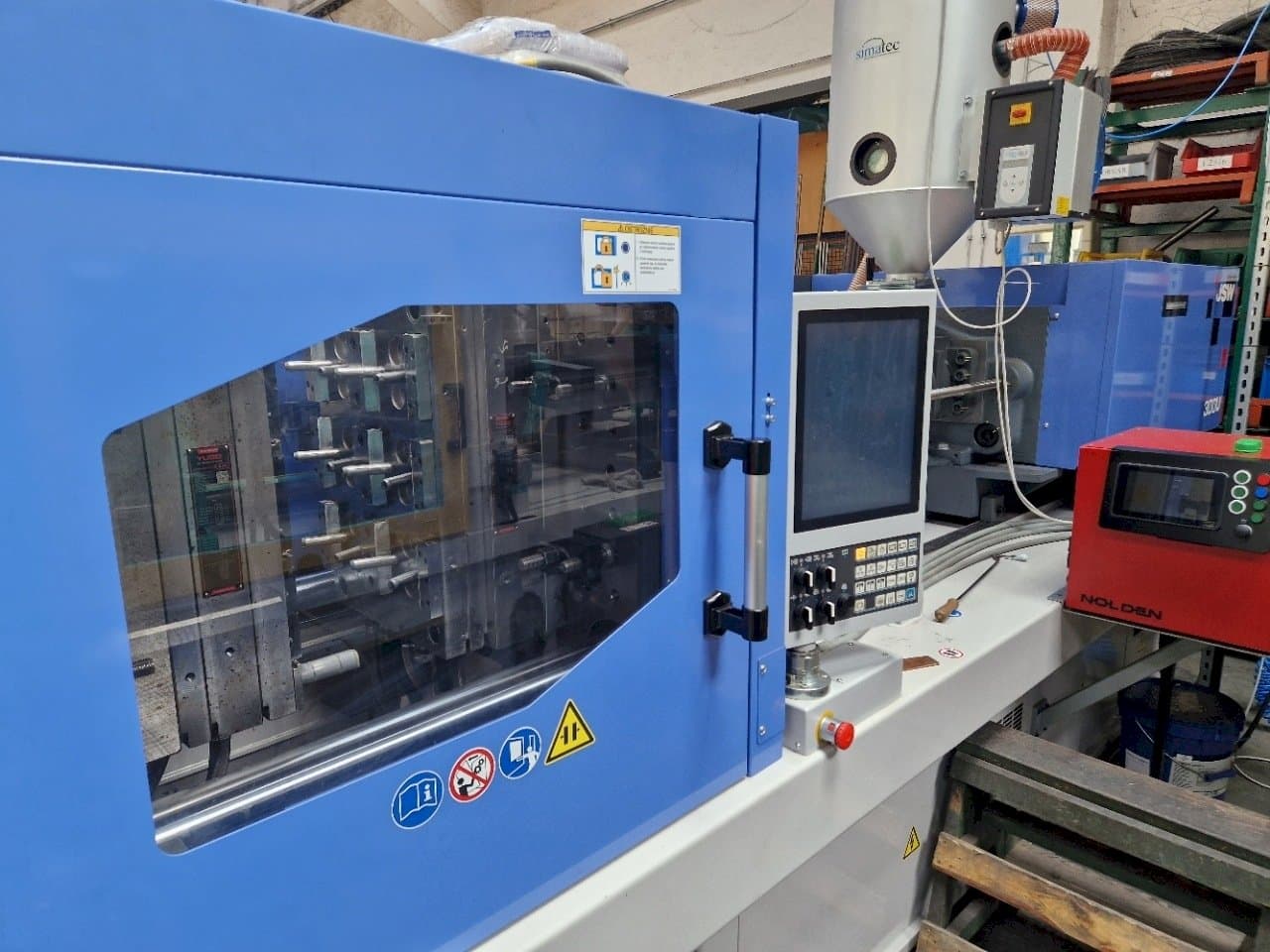 A JSW J180ADS-300U  gép oldalnézete