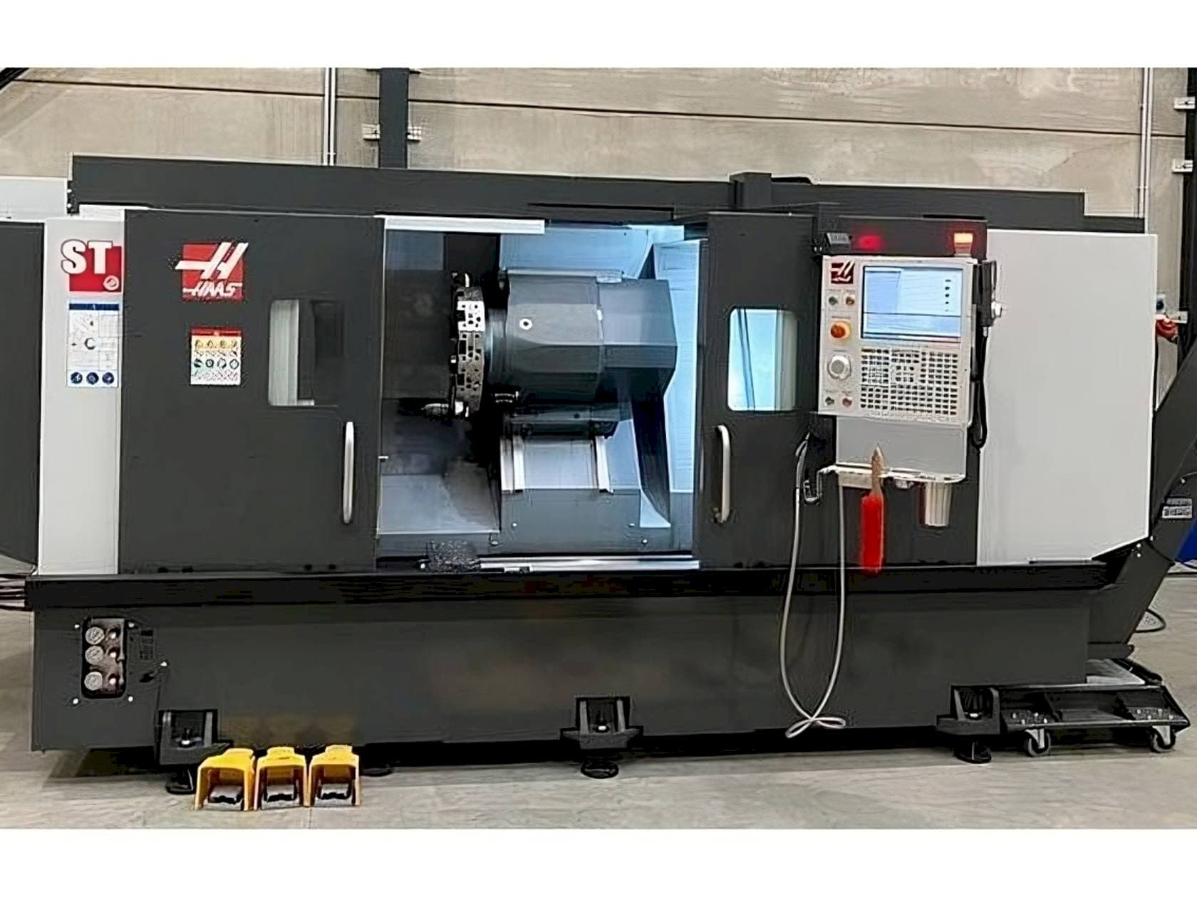 A HAAS ST-35L  gép elölnézete