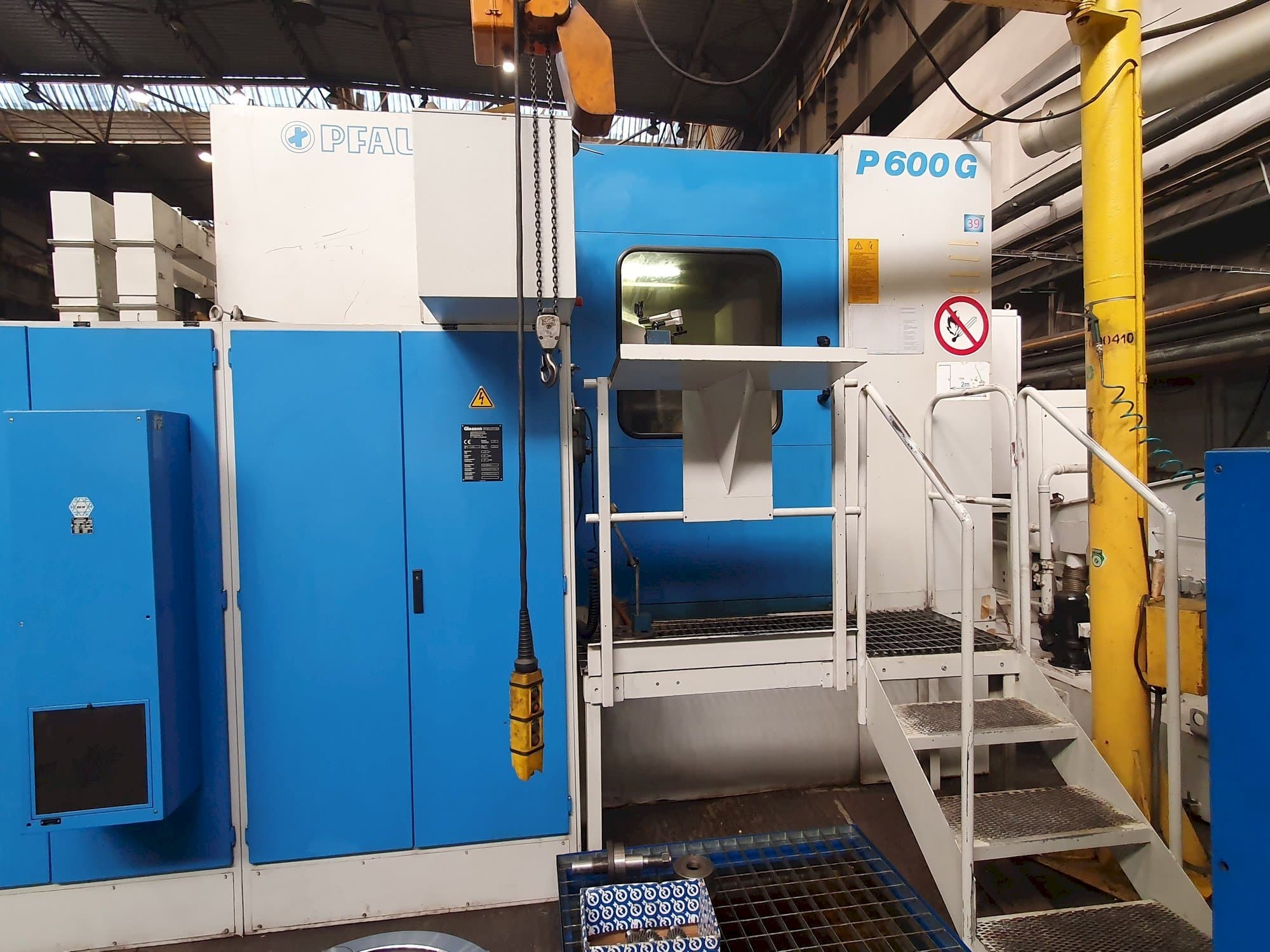 A Gleason PFAUTER P 600G  gép elölnézete