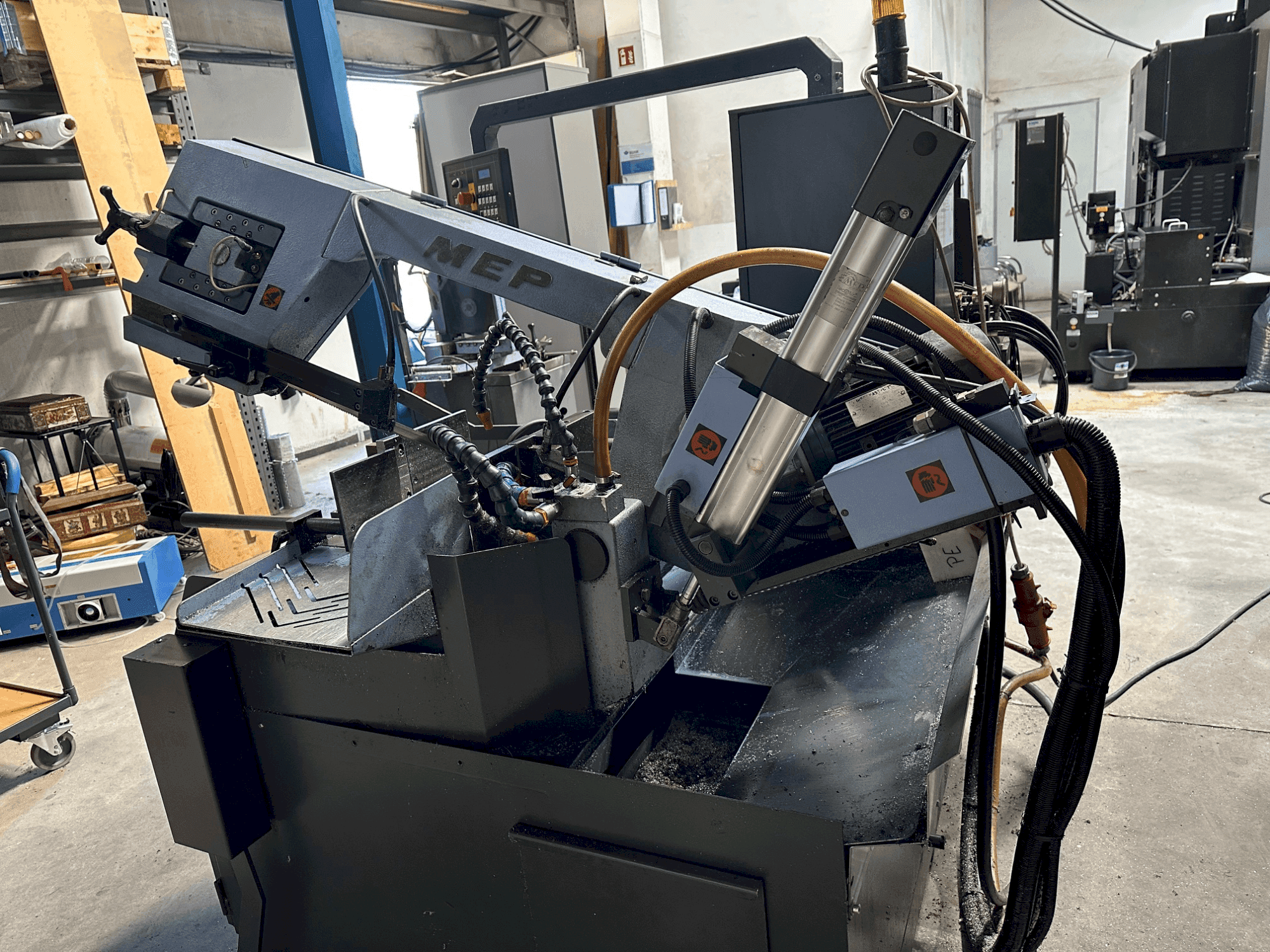 A MEP SHARK 330 NC eco  gép elölnézete