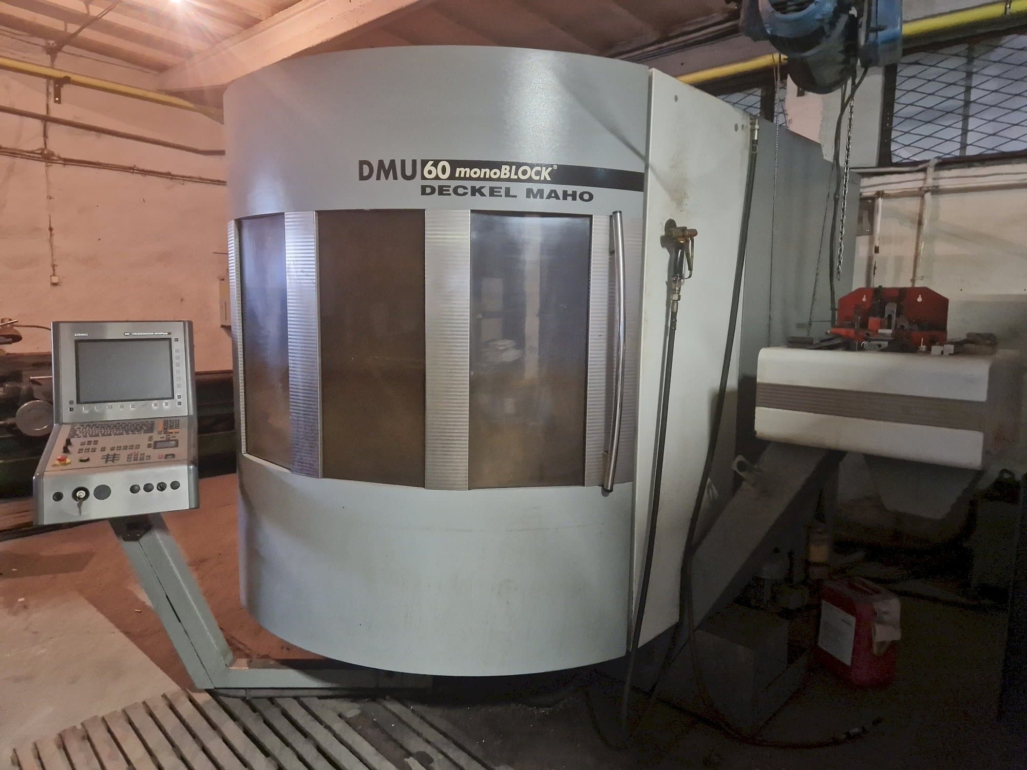 A DECKEL MAHO DMU 60 monoBLOCK gép elölnézete