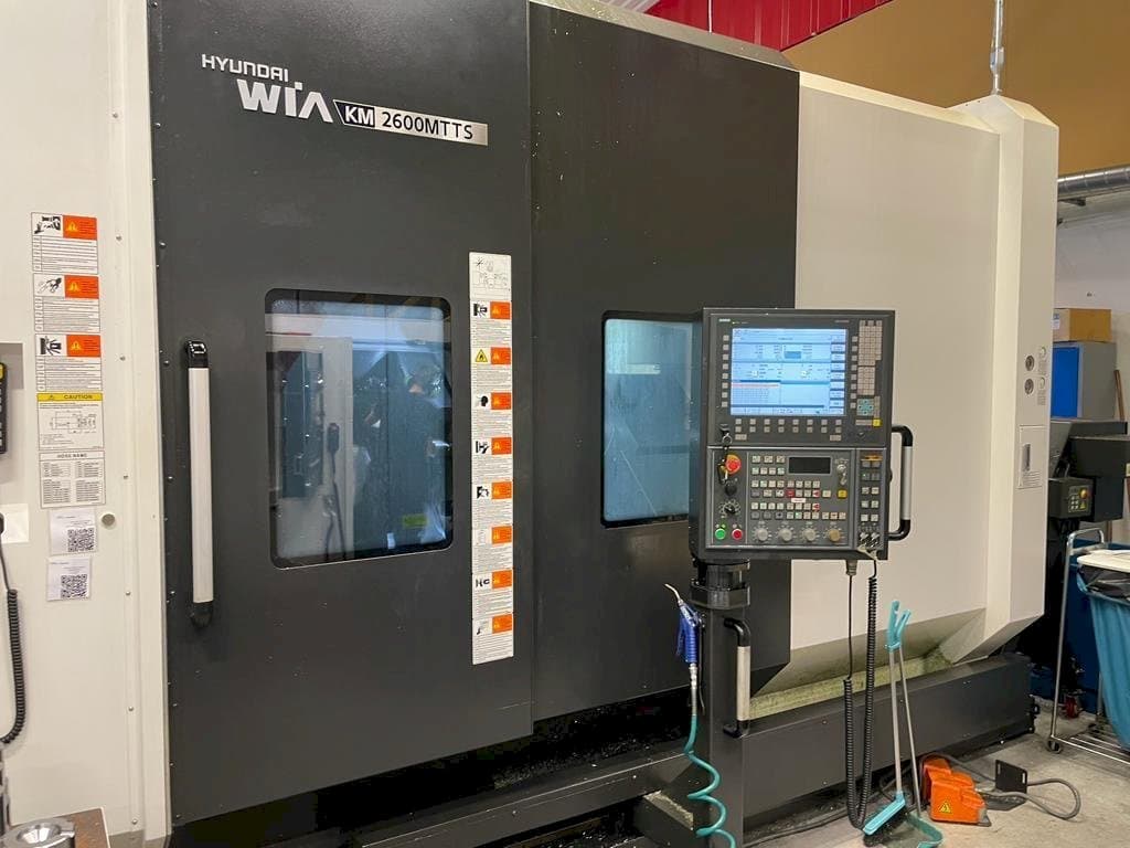 A Hyundai Wia KM 2600 MTTS  gép elölnézete