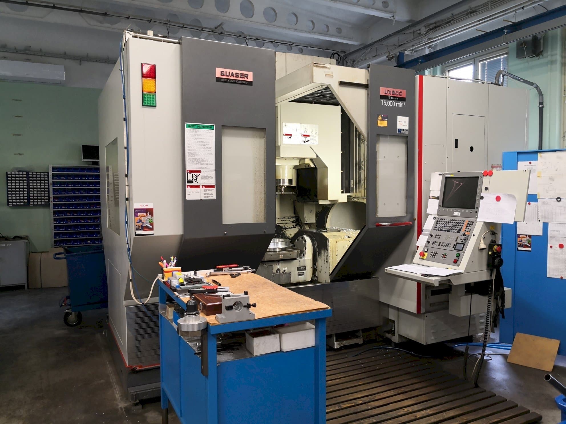 A Quaser UX-600  gép elölnézete