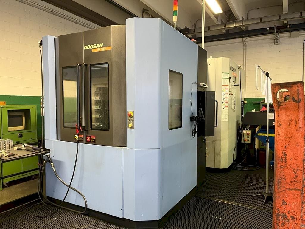 A Doosan HP5100  gép oldalnézete