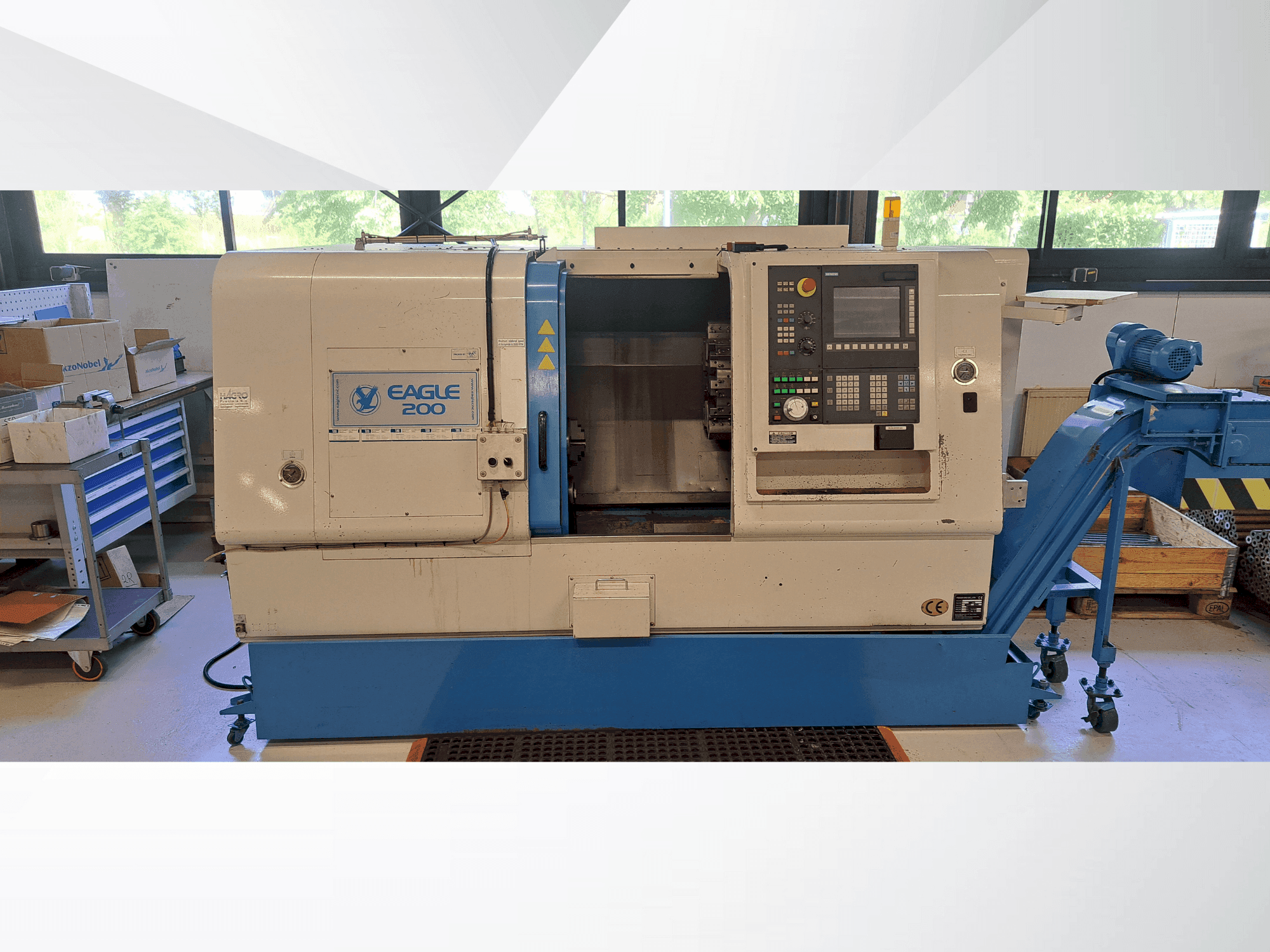 A Dugard									 Eagle FCL-200HT  gép elölnézete