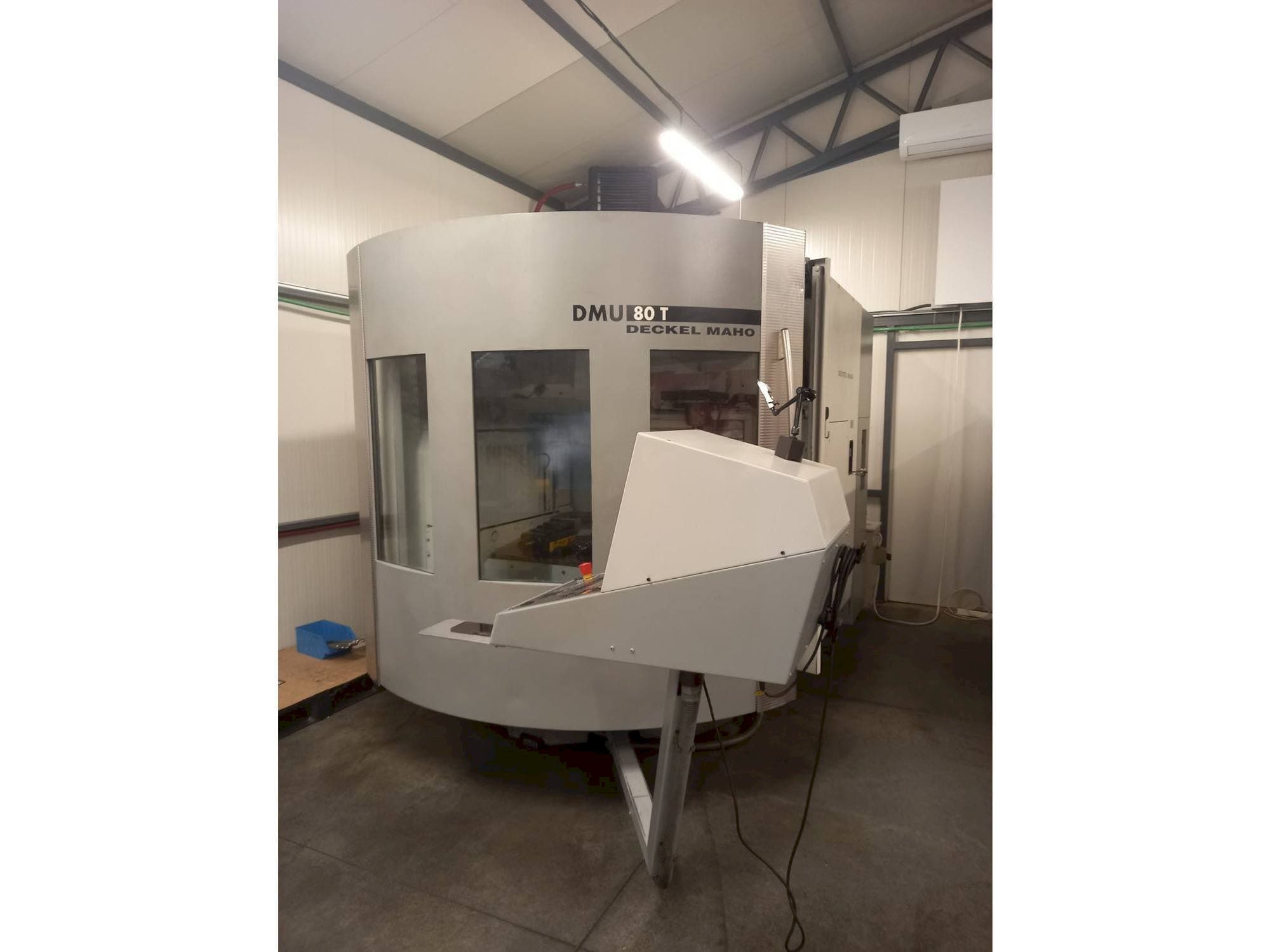 A DECKEL MAHO DMU 80T  gép elölnézete