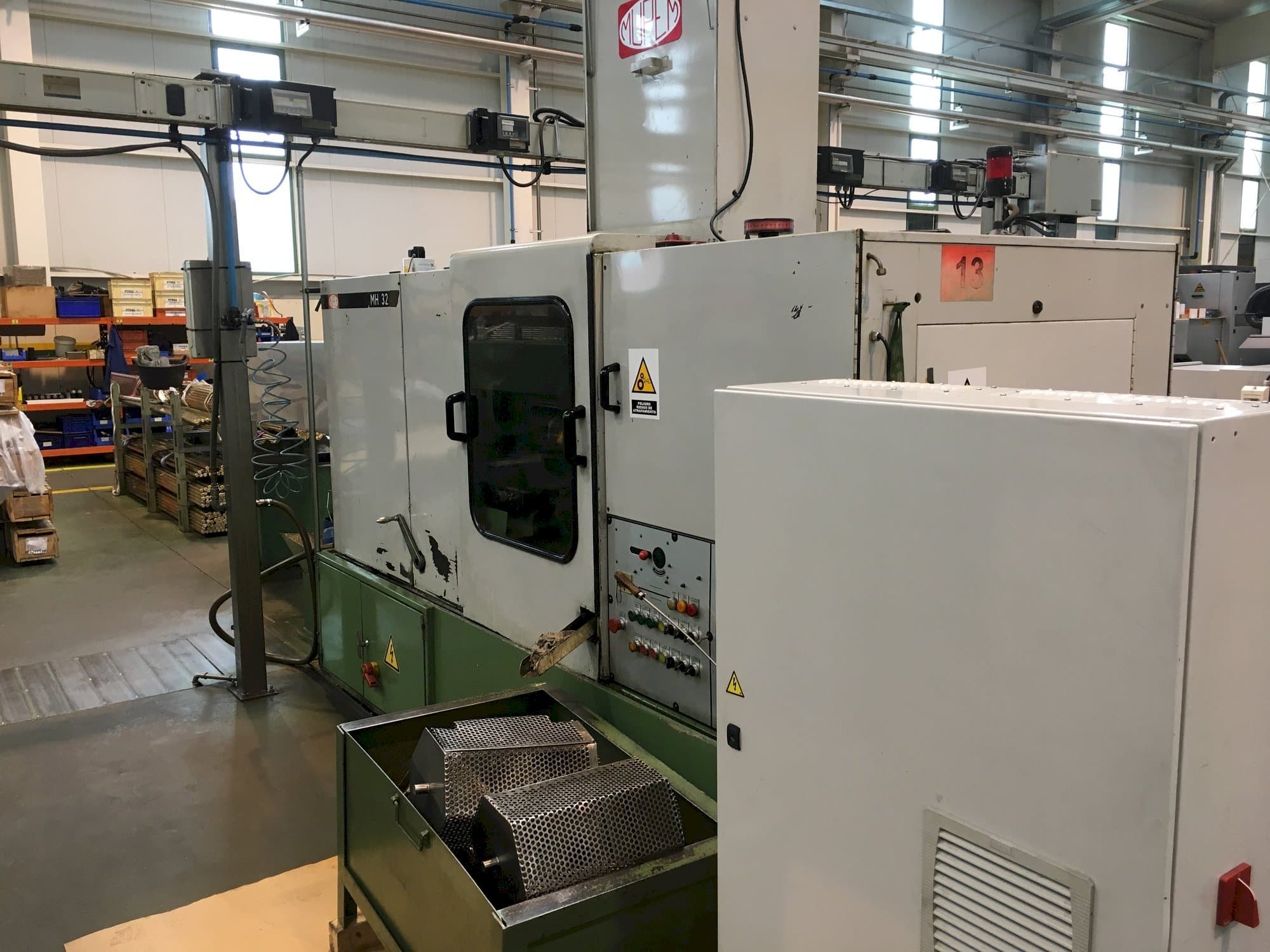 A Mupem MH 32  gép elölnézete