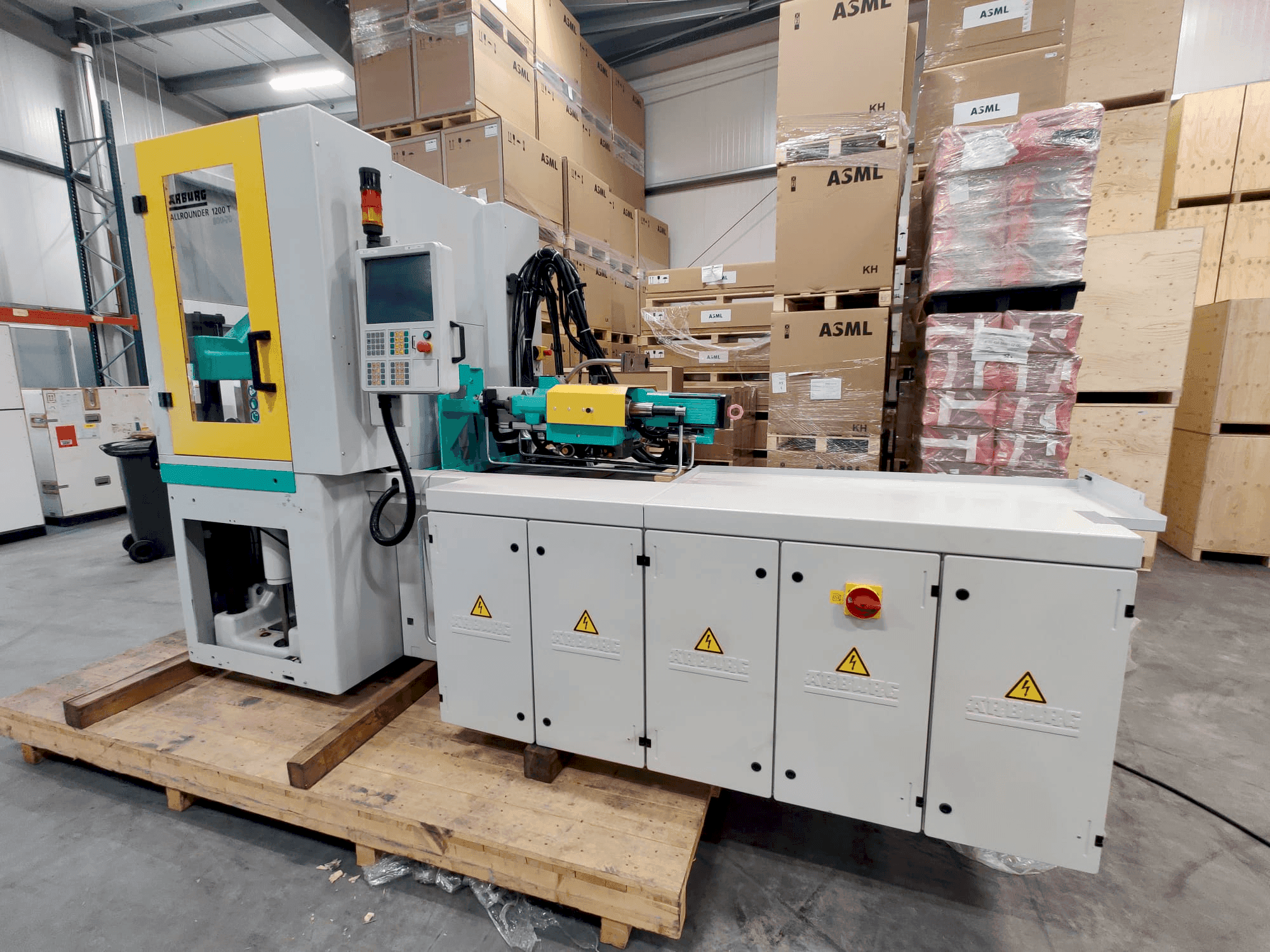 A Arburg ALLROUNDER 1200 T 800-70  gép elölnézete