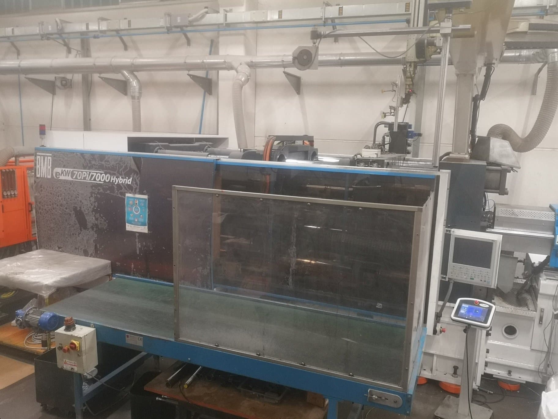 A BMB Ekw 70pi Hybrid  gép elölnézete