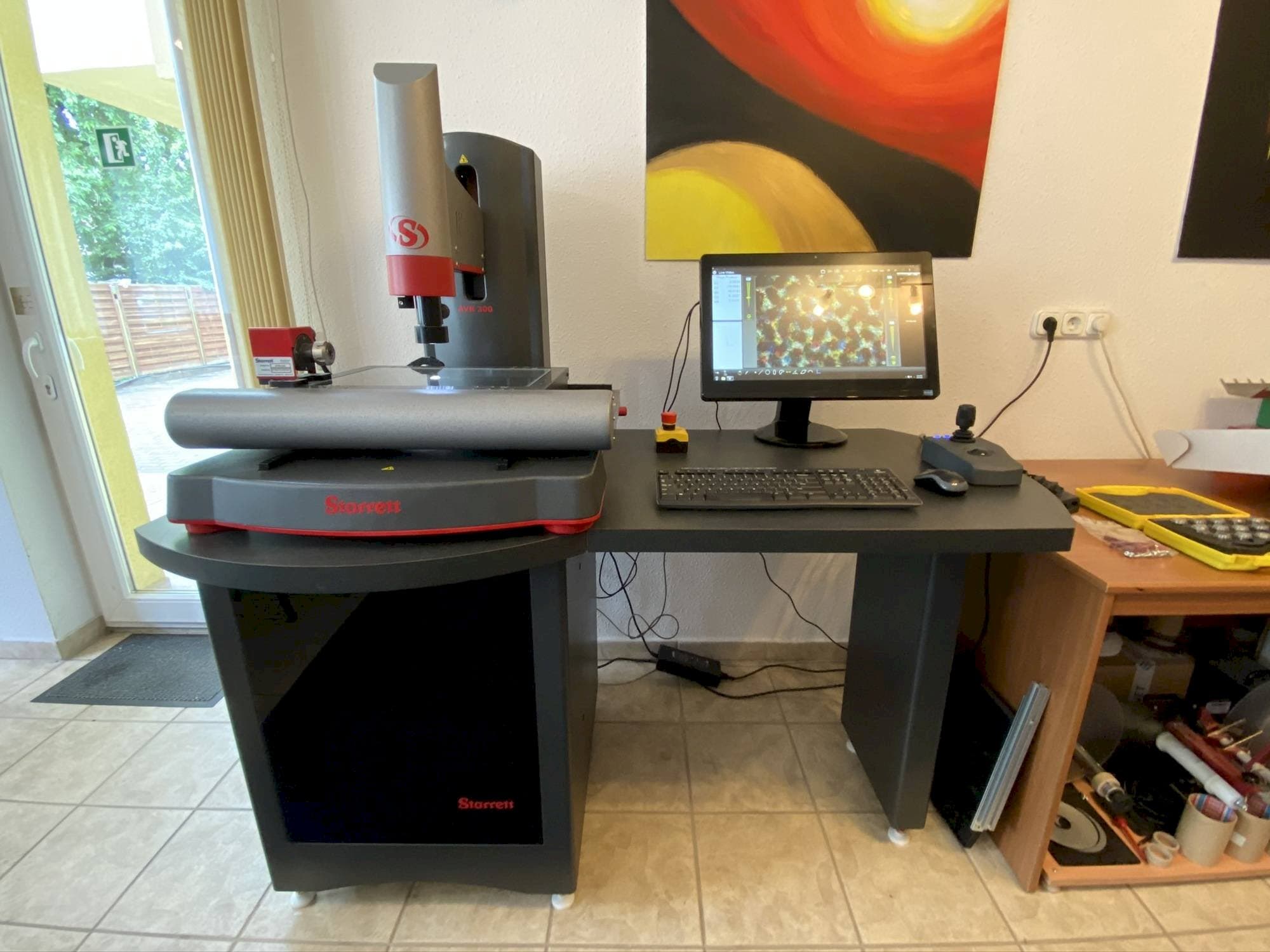 A Starrett AVR 300  gép elölnézete