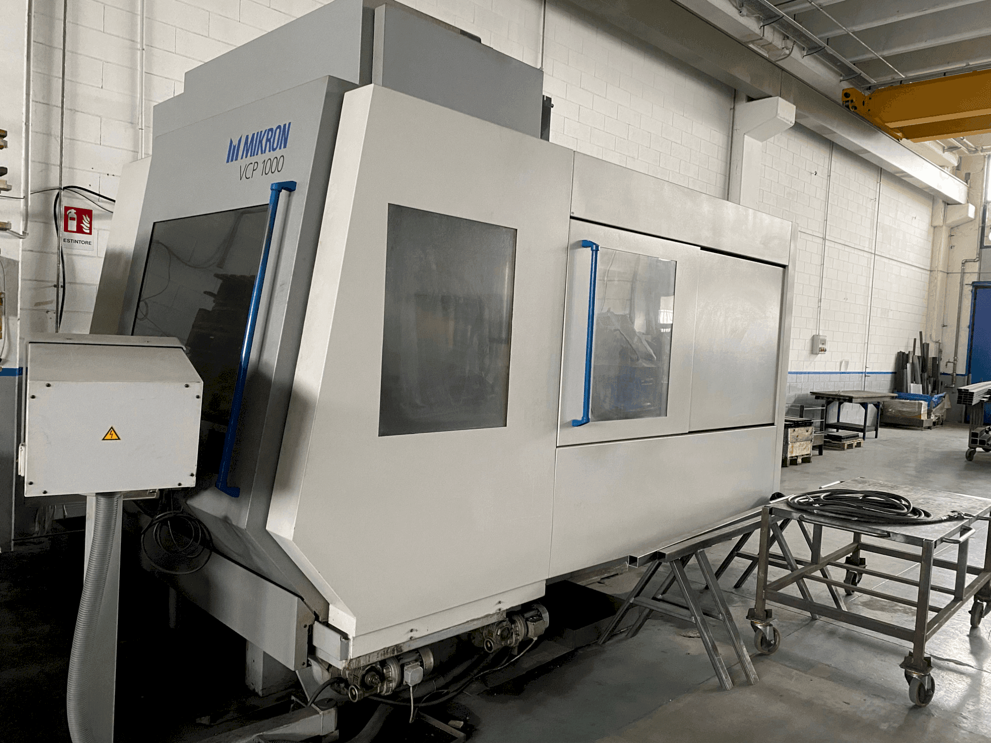 A MIKRON VCP 1000  gép elölnézete