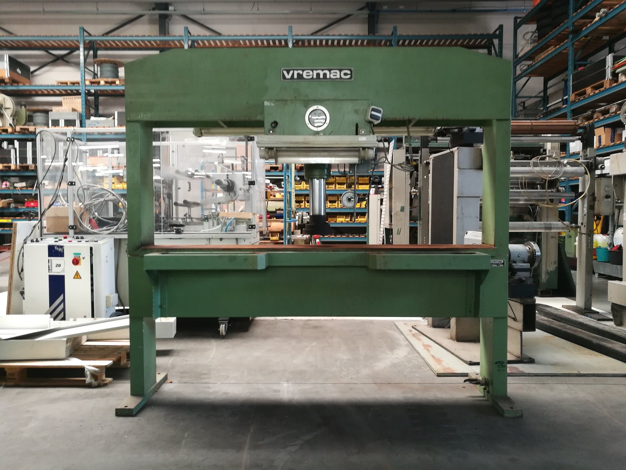 A Vremac Brugstans  gép elölnézete