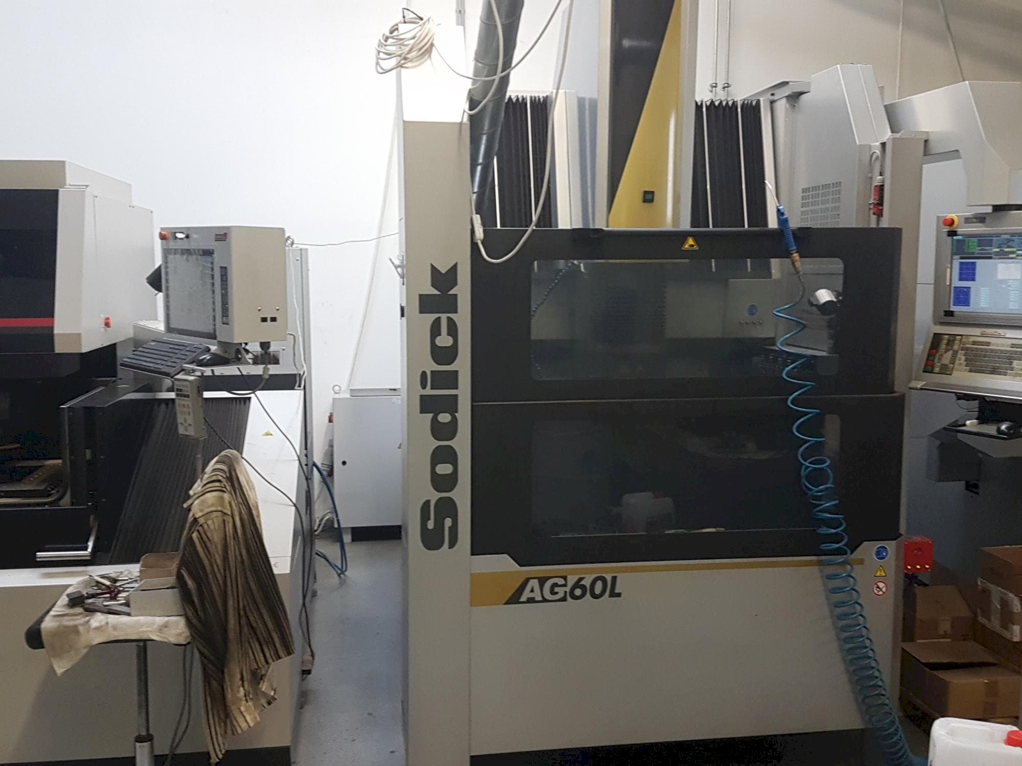 A Sodick AG60L  gép elölnézete