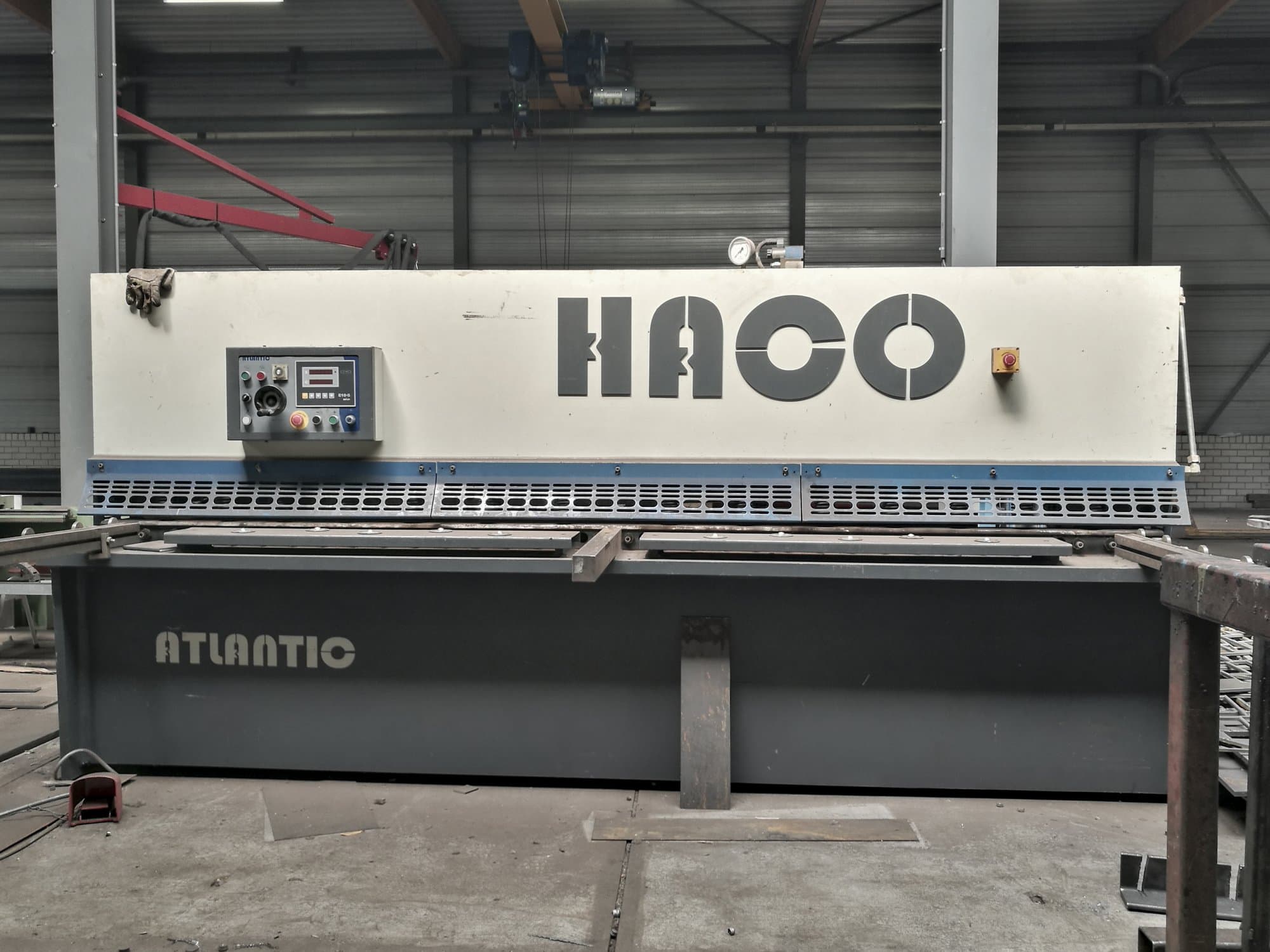 A HACO ATS 3206 gép elölnézete