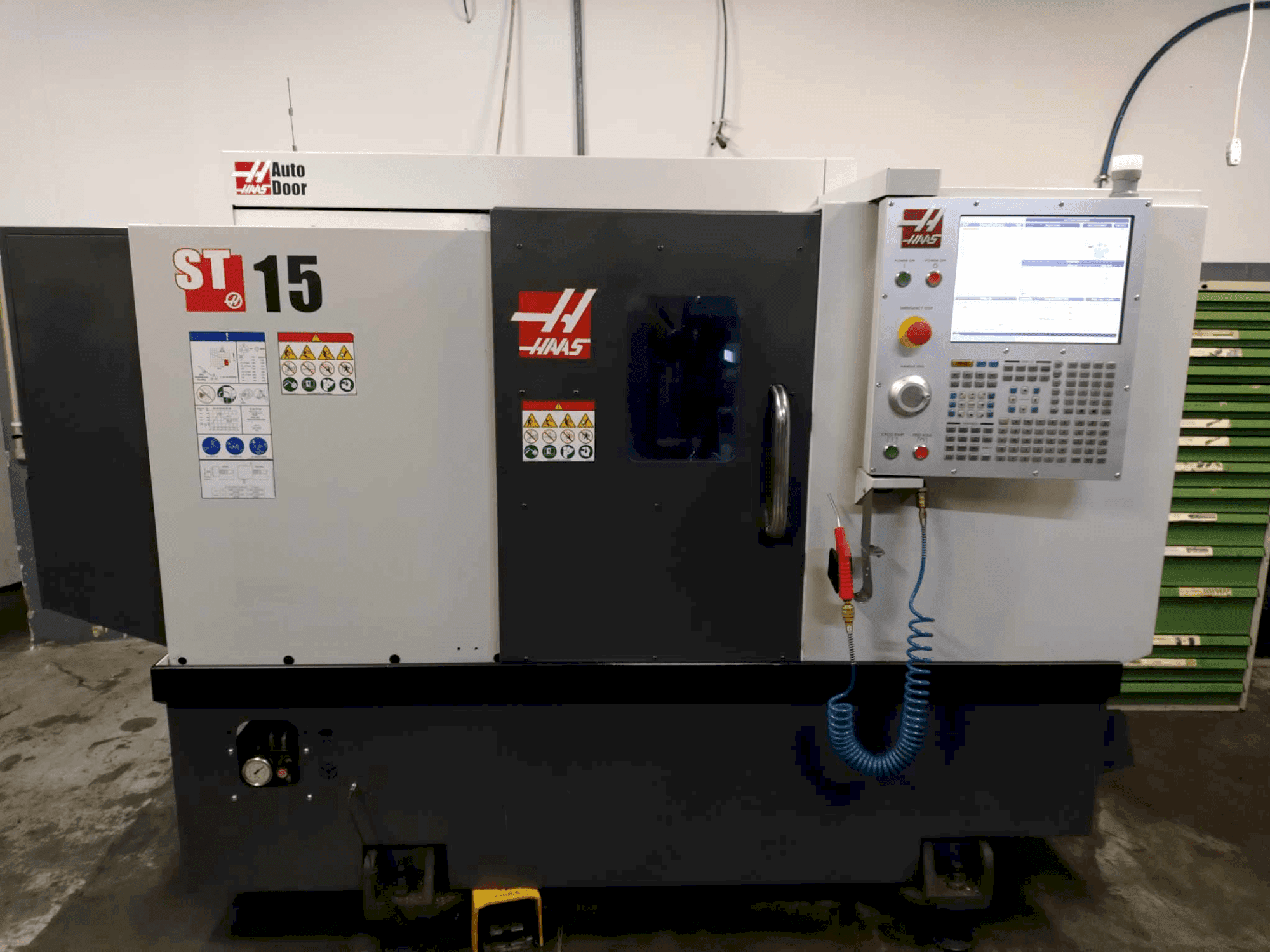 A HAAS ST-15  gép elölnézete