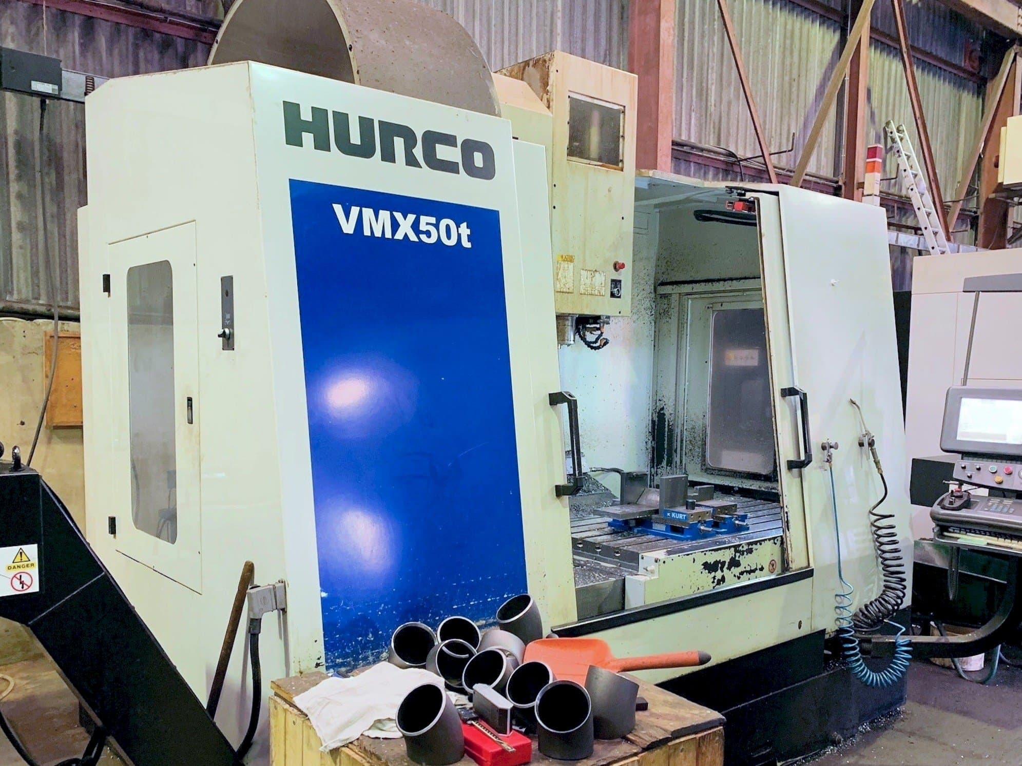 A Hurco VMX 50T  gép elölnézete