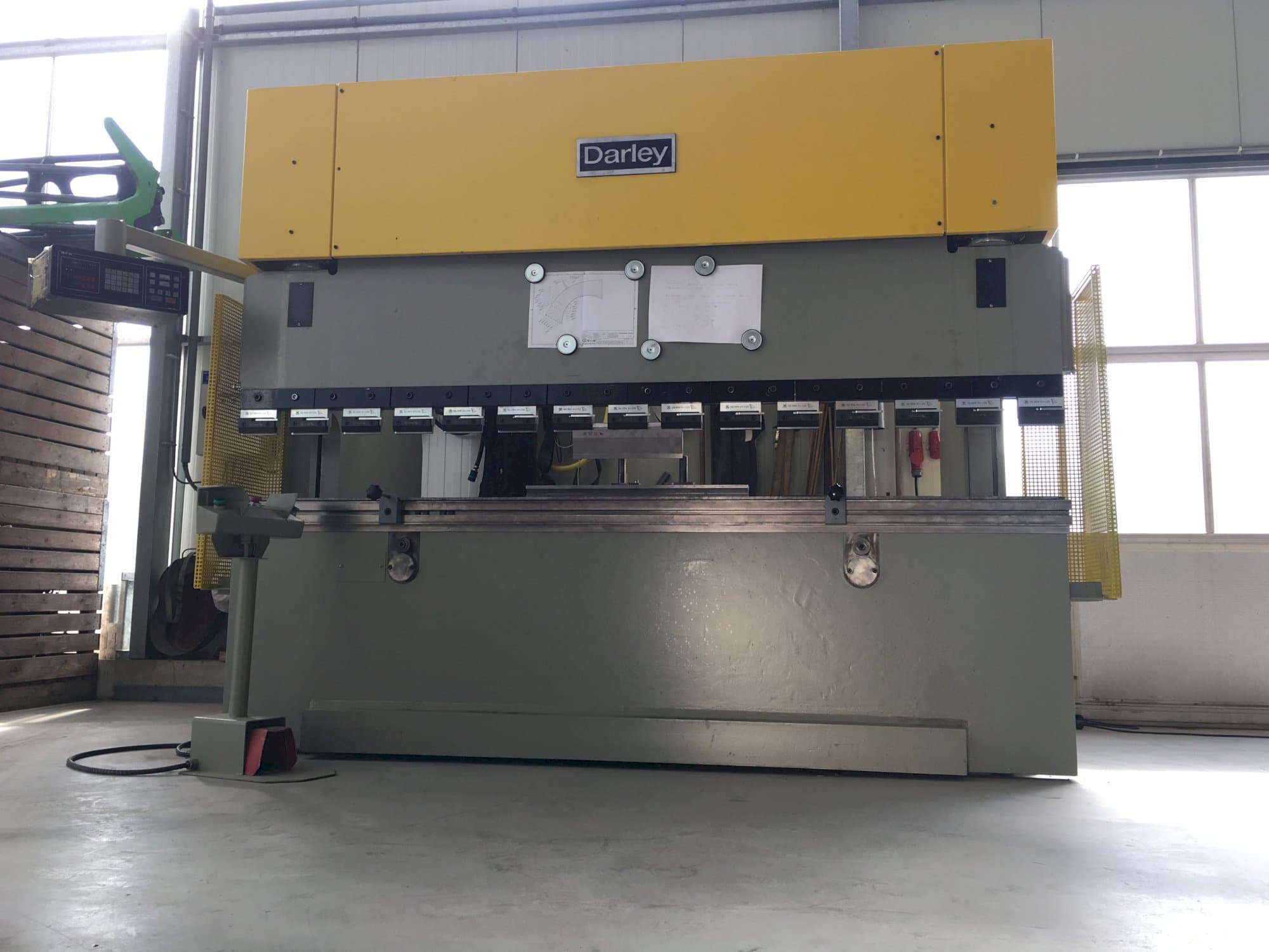 A Darley EHP 150 31/25  gép elölnézete