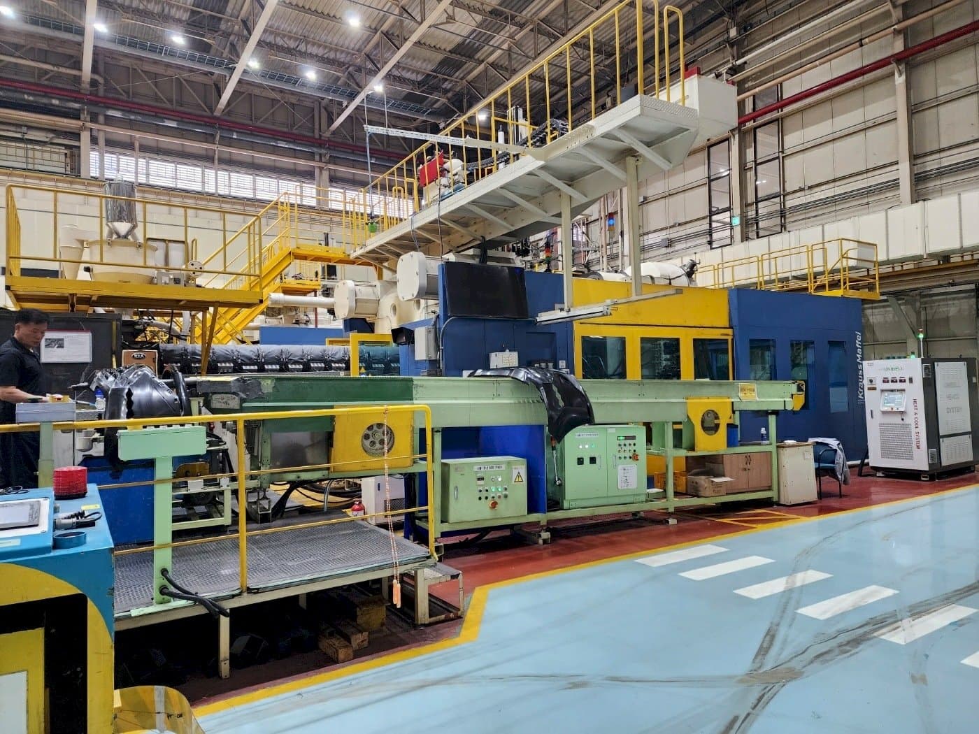 A Krauss Maffei 3200-24500  gép elölnézete