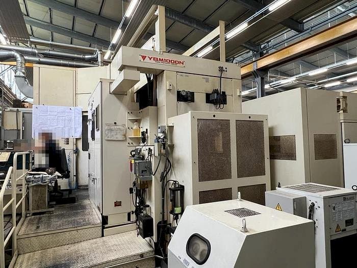 A YASDA YBM 1000N  gép elölnézete