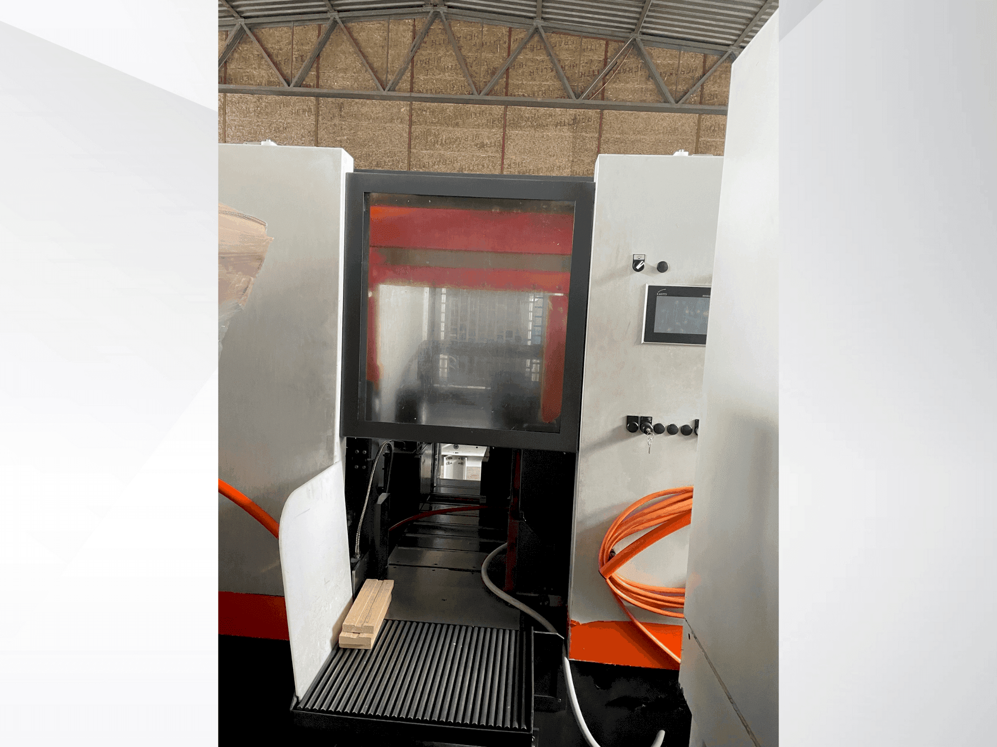 A KASTO WIN A4.6  gép elölnézete