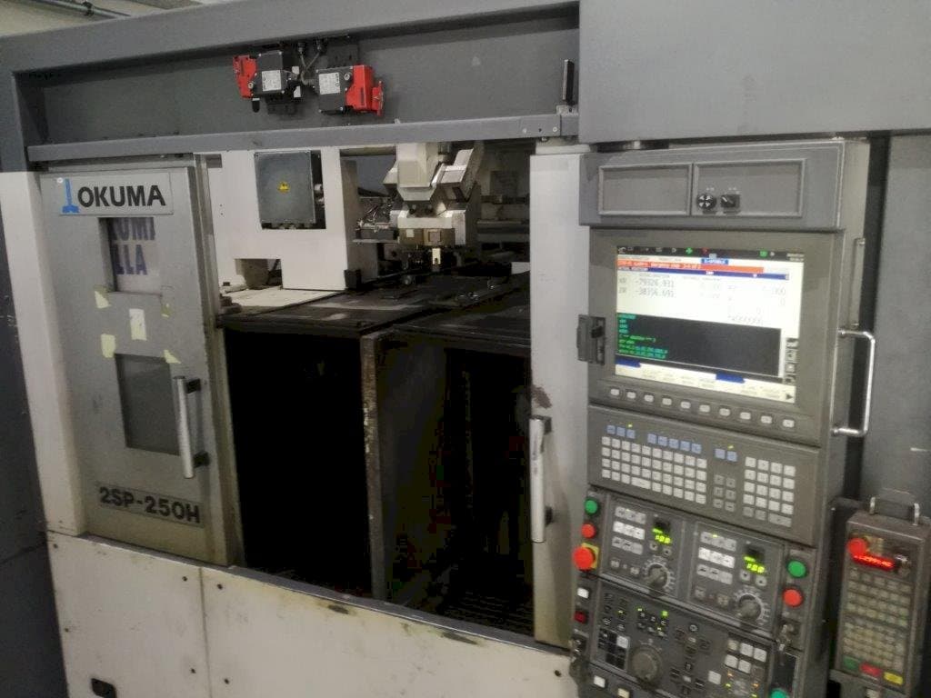 A Okuma 2SP-250H  gép elölnézete