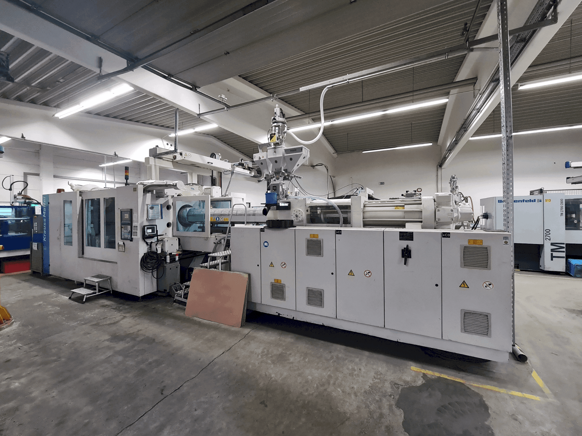 A Krauss Maffei 800-6100 MX  gép elölnézete