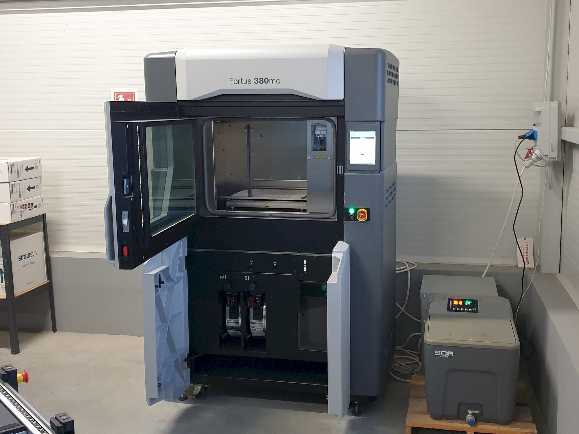 A Stratasys Fortus 380mc  gép elölnézete