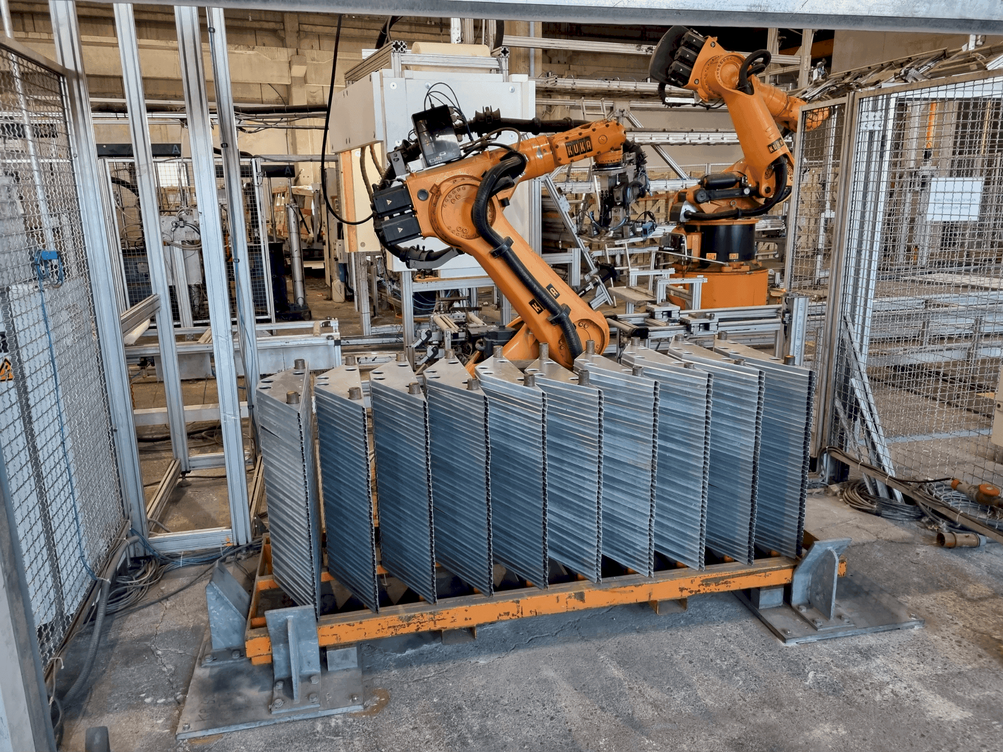 A KUKA KR 360 L280-2  gép elölnézete