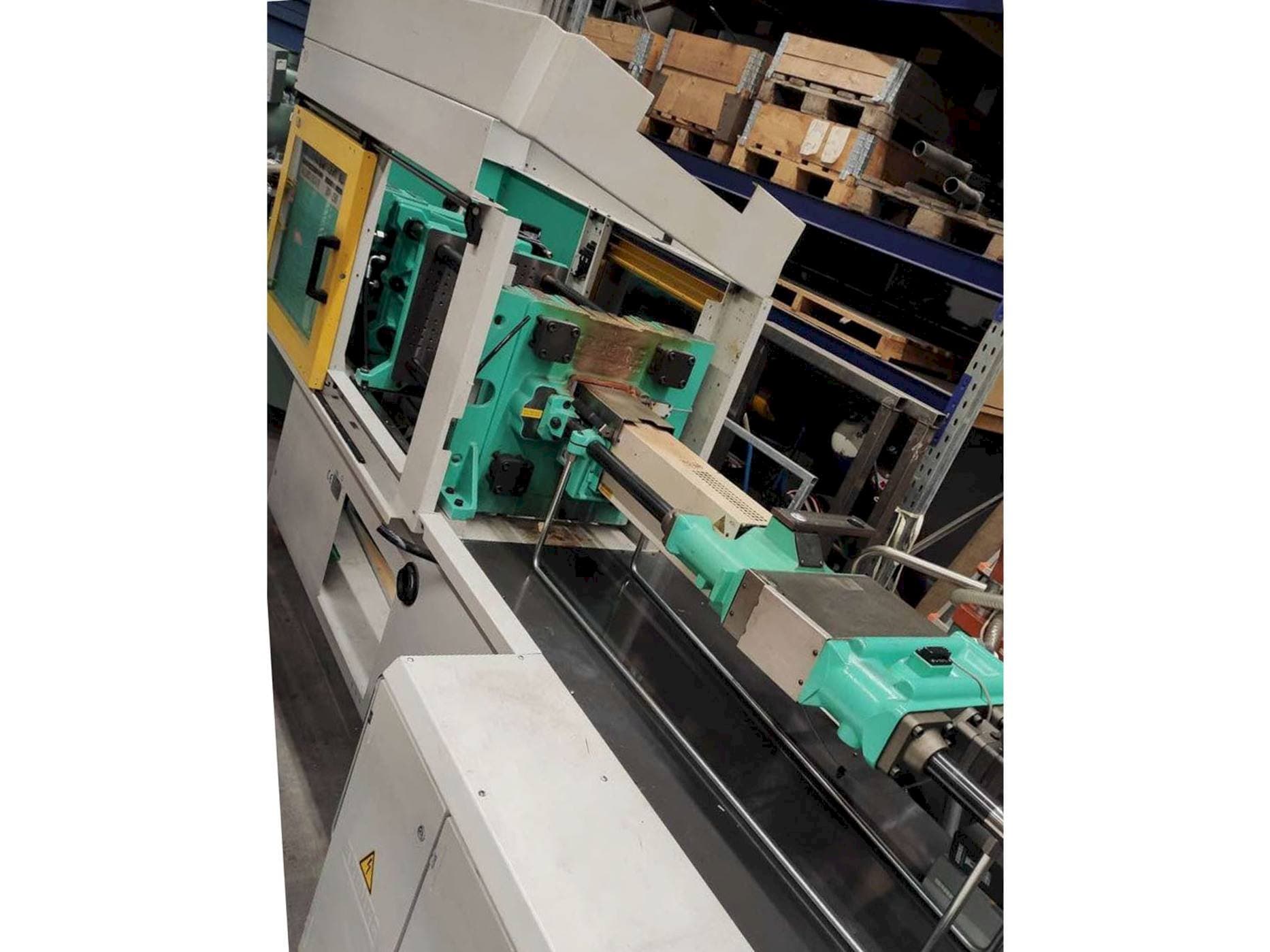 A Arburg 370C-800-250  gép elölnézete