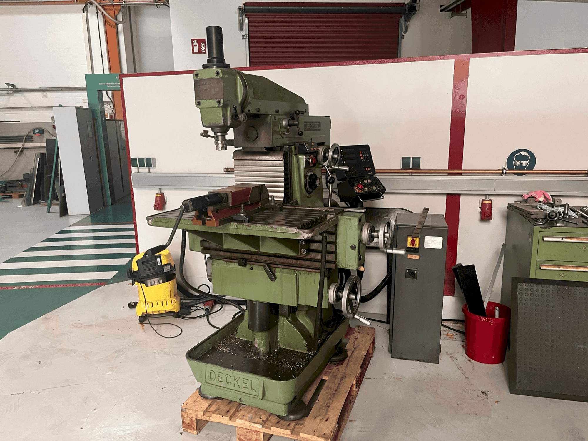 A DECKEL FP2  gép elölnézete