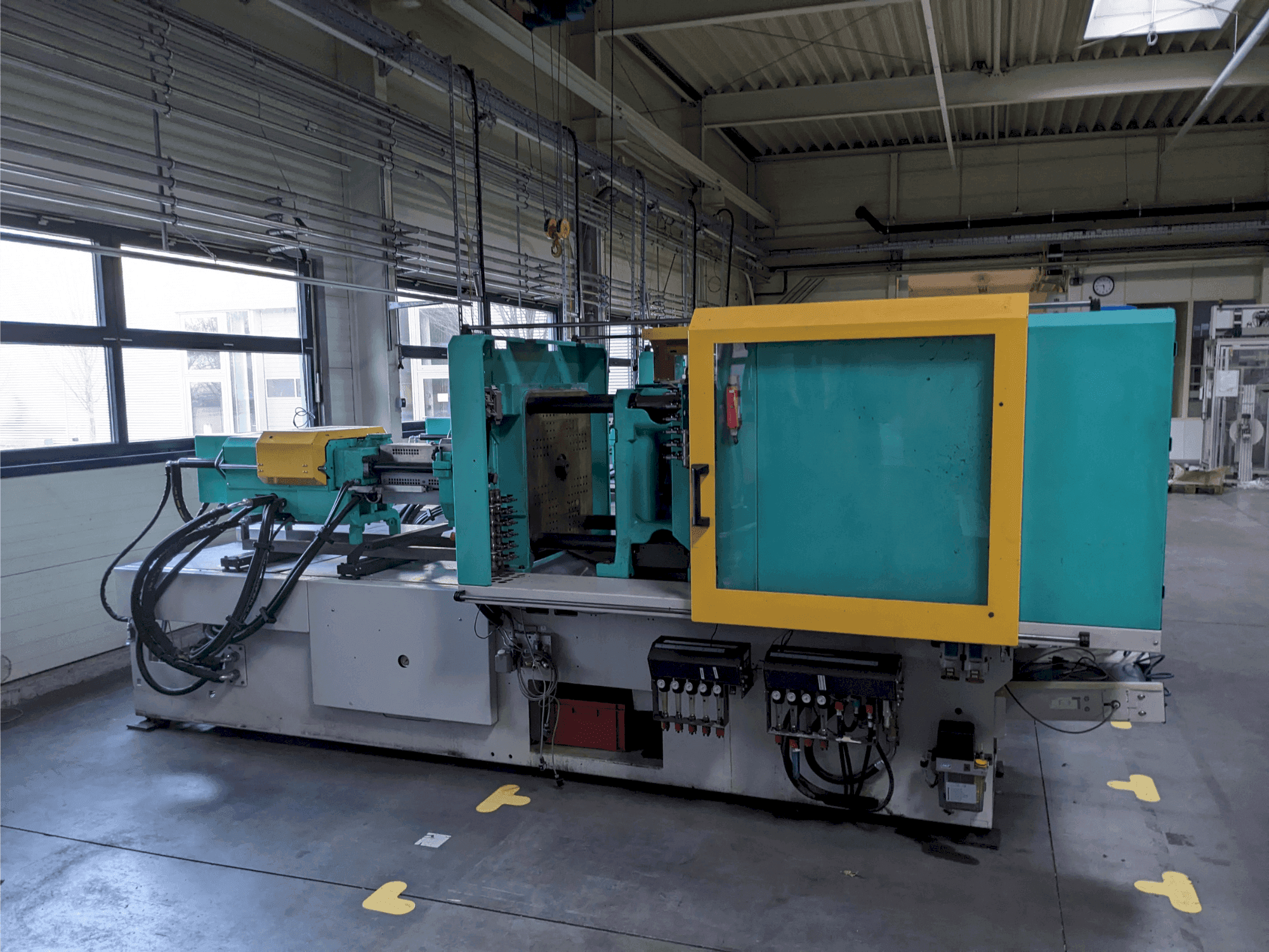 A Arburg 520 H 1500 - 400  gép elölnézete