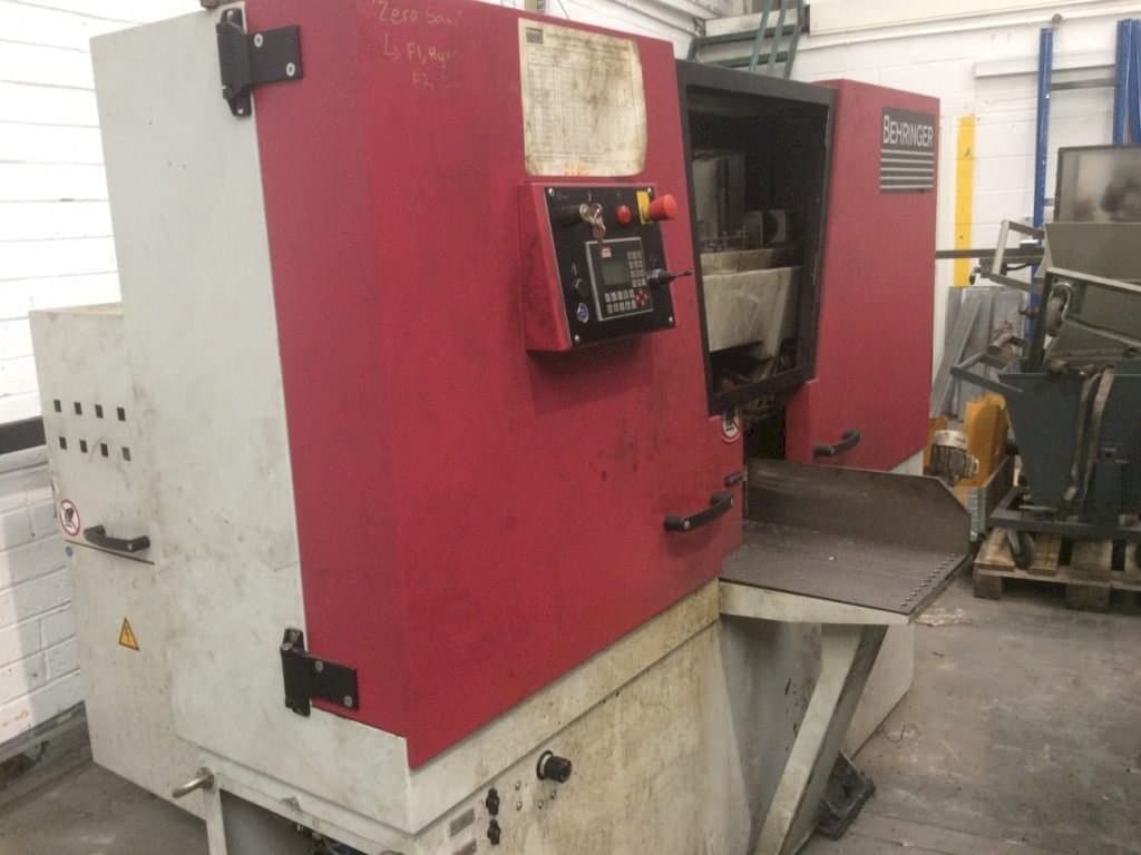 A Behringer HBE261 A  gép elölnézete