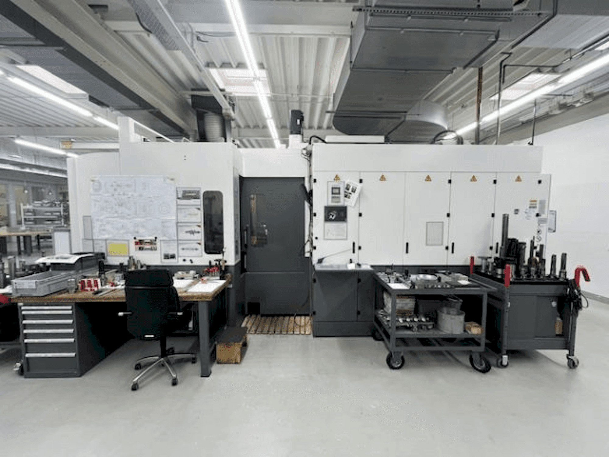 A HULLER HILLE Nbh 170  gép elölnézete