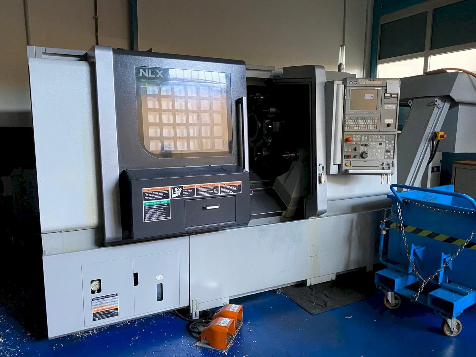 A MORI SEIKI NLX 2500/MC700  gép elölnézete