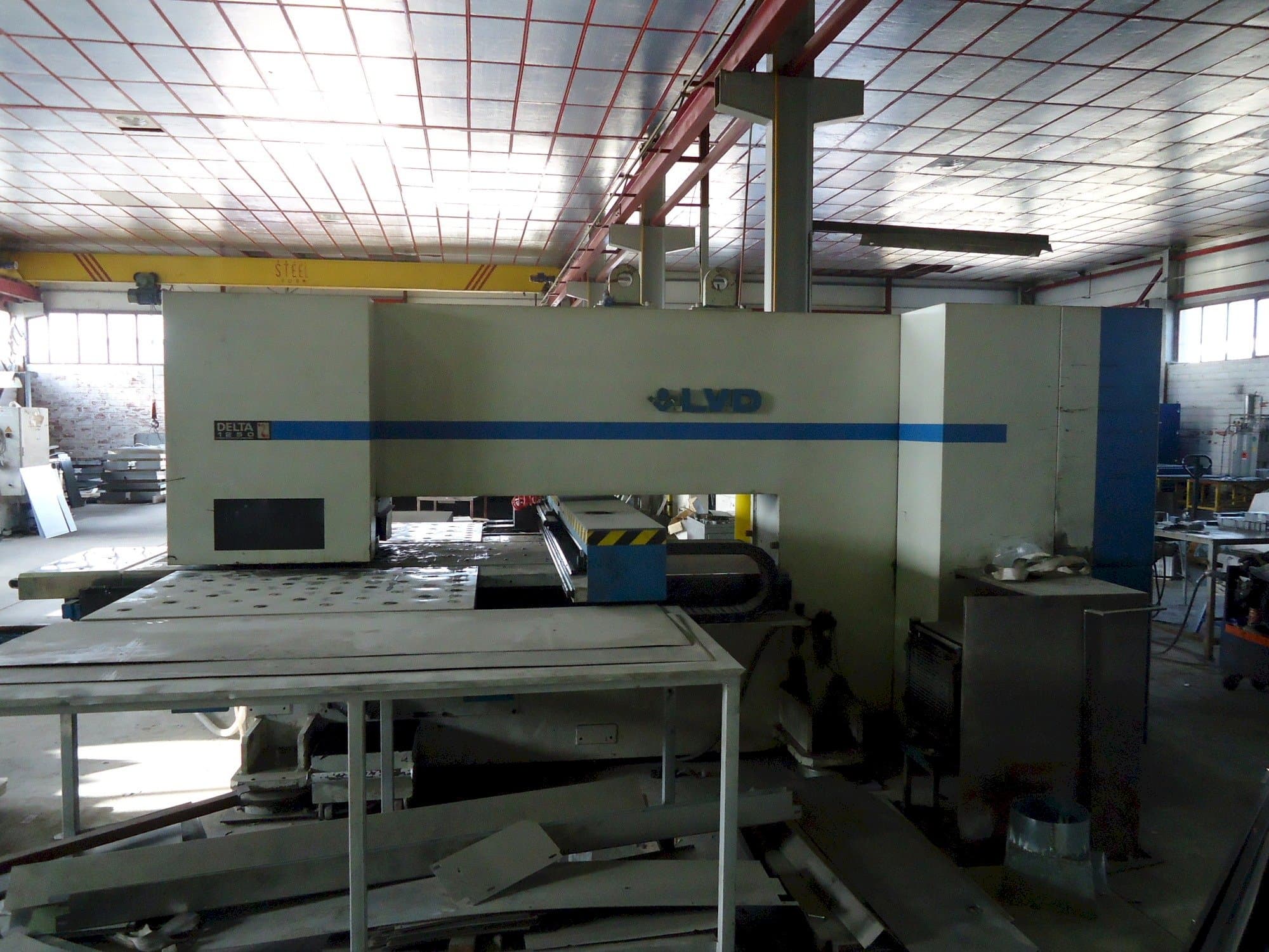 A LVD delta 1250  gép elölnézete