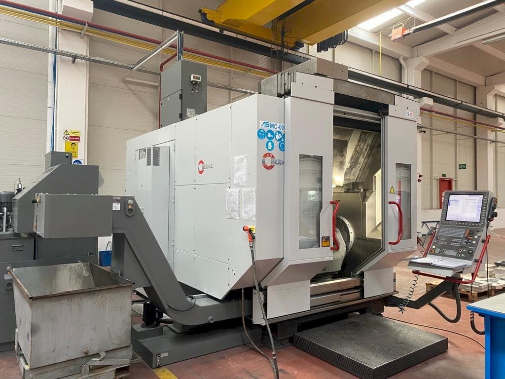 A HERMLE C42u-mt  gép elölnézete