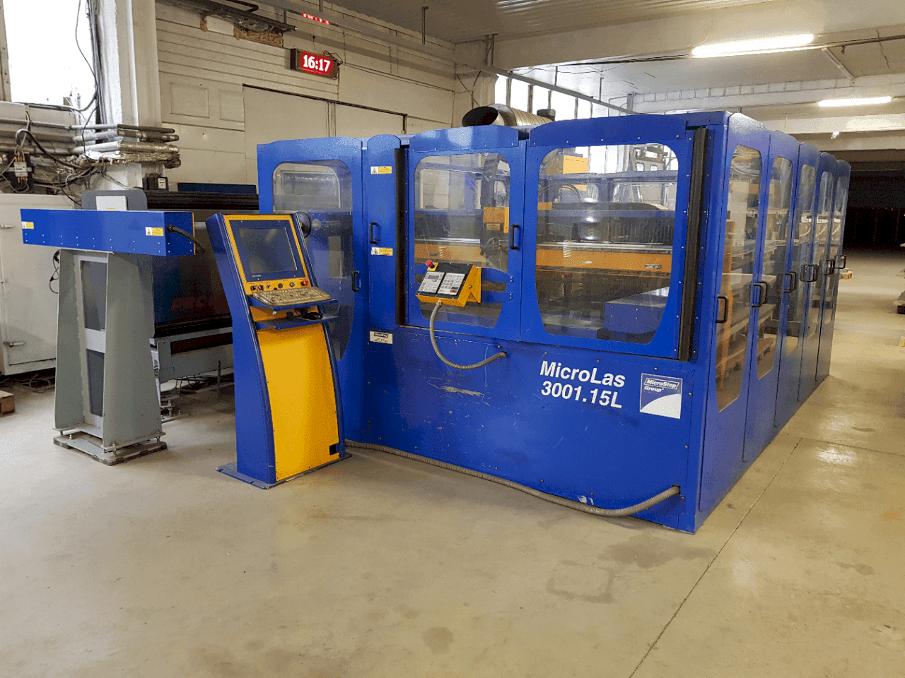 A MicroStep MicroLas 3001.15L  gép elölnézete