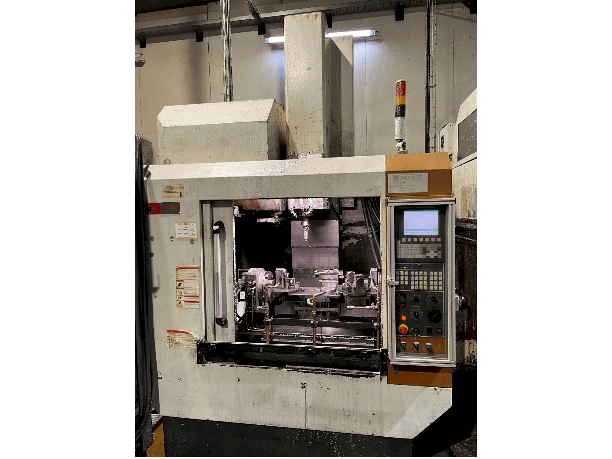 A FIRST V700  gép elölnézete