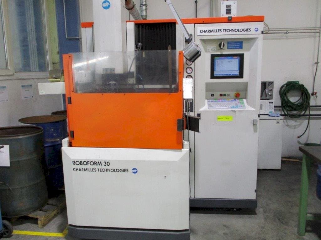 A CHARMILLES Roboform 30  gép elölnézete
