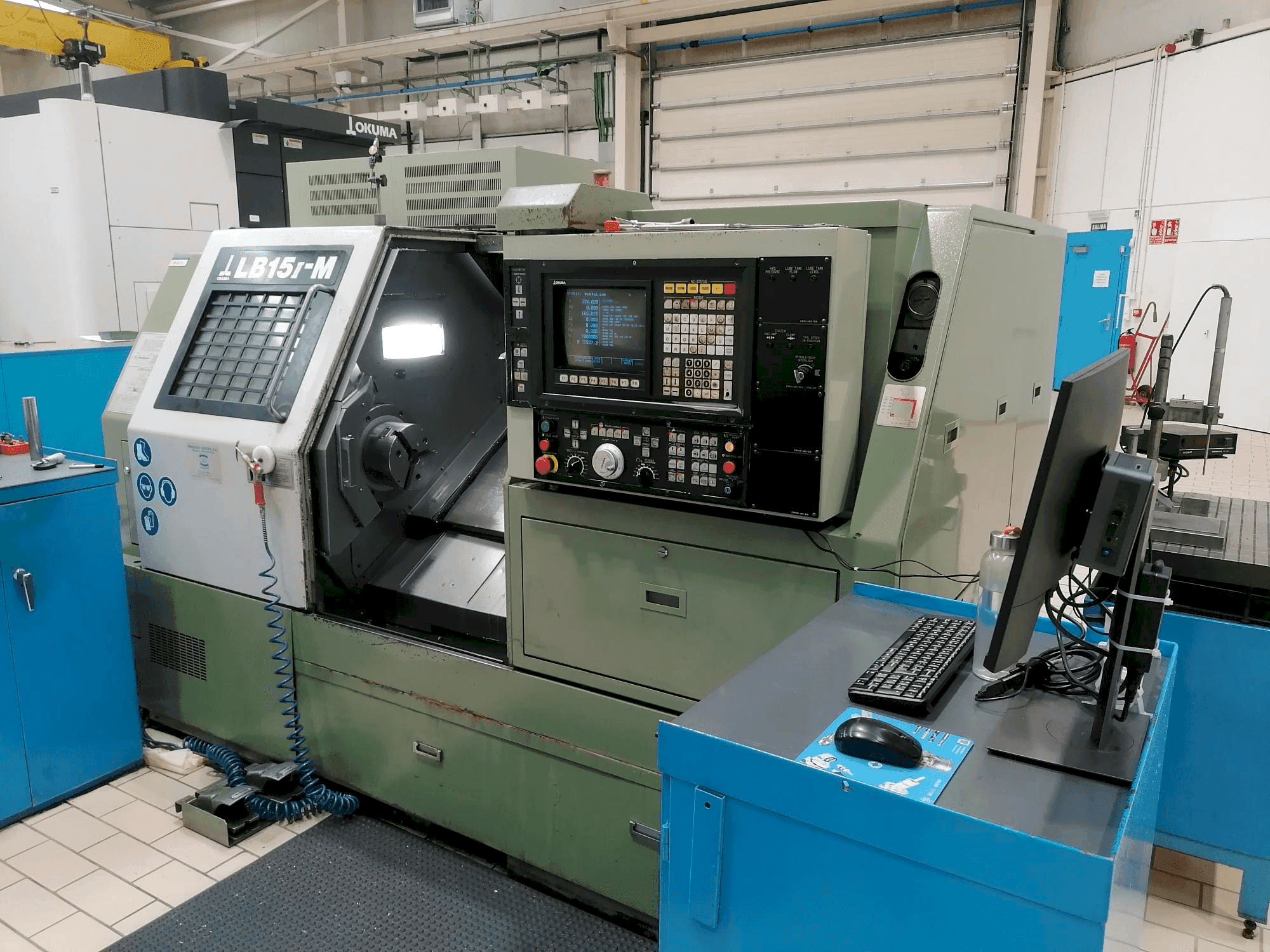 A Okuma LB15-M  gép elölnézete